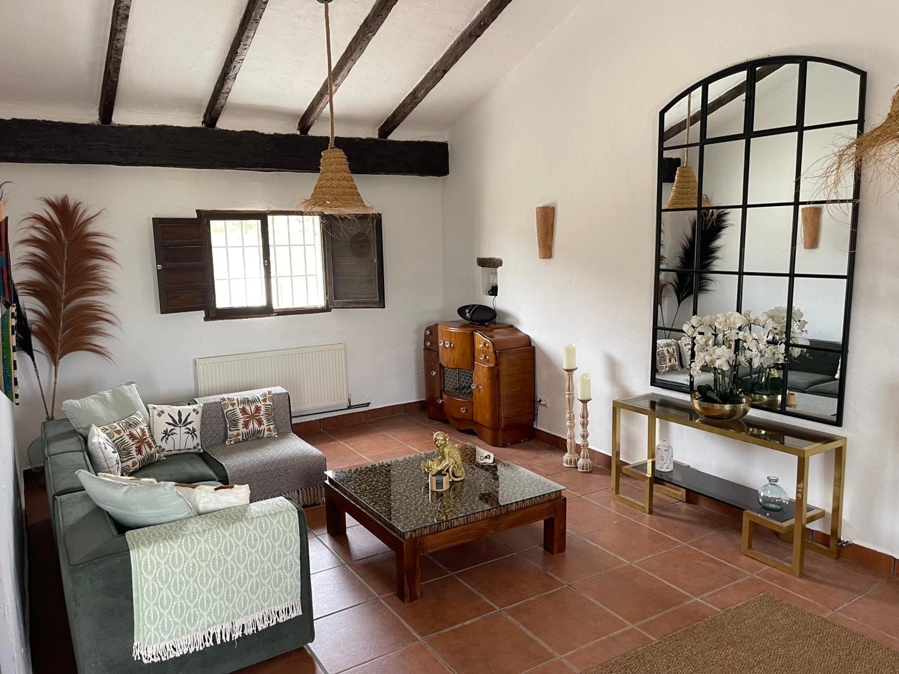Deluxe One-Bedroom Apartment with Garden View photo 3