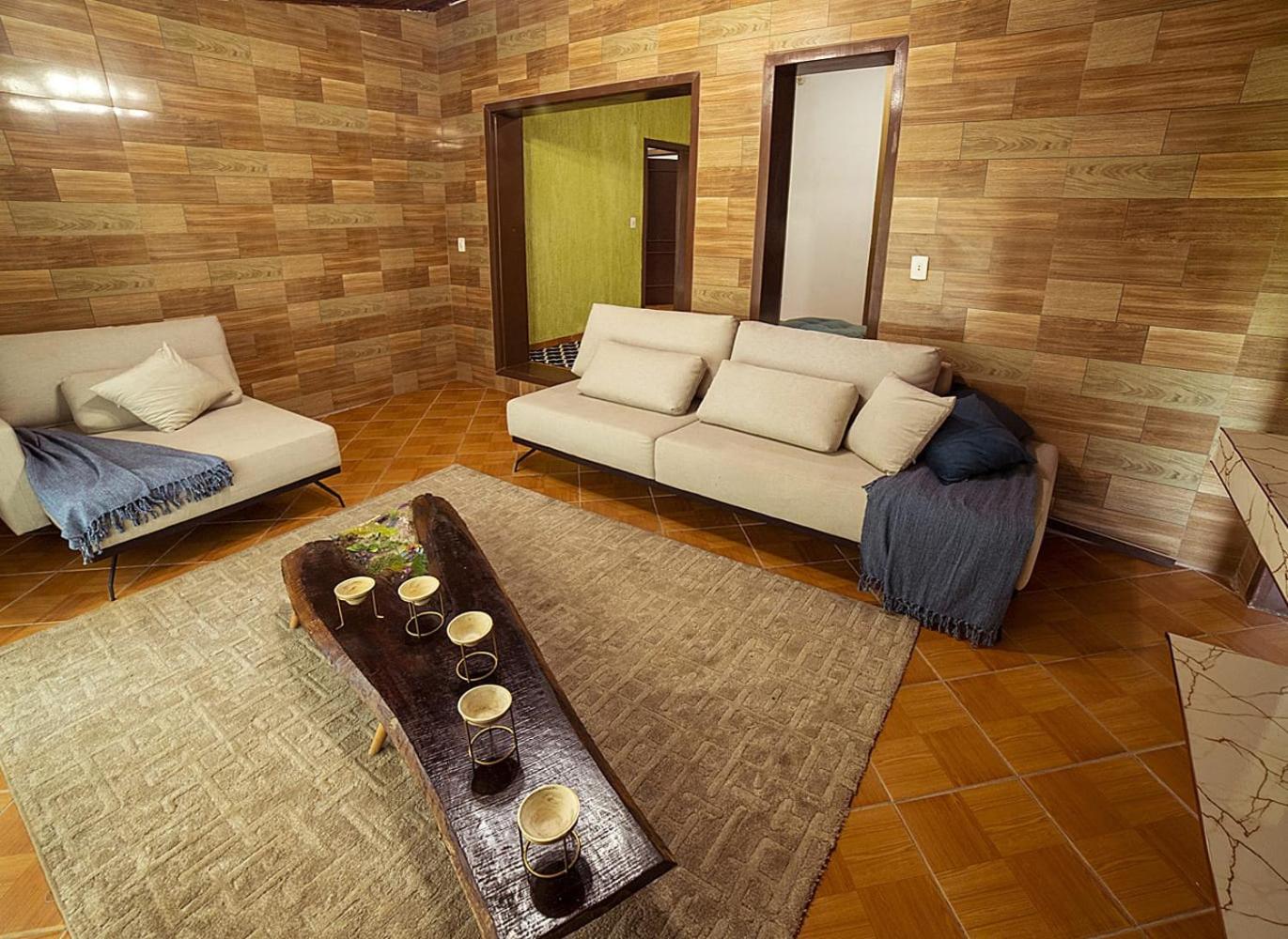 Five-Bedroom House photo 1