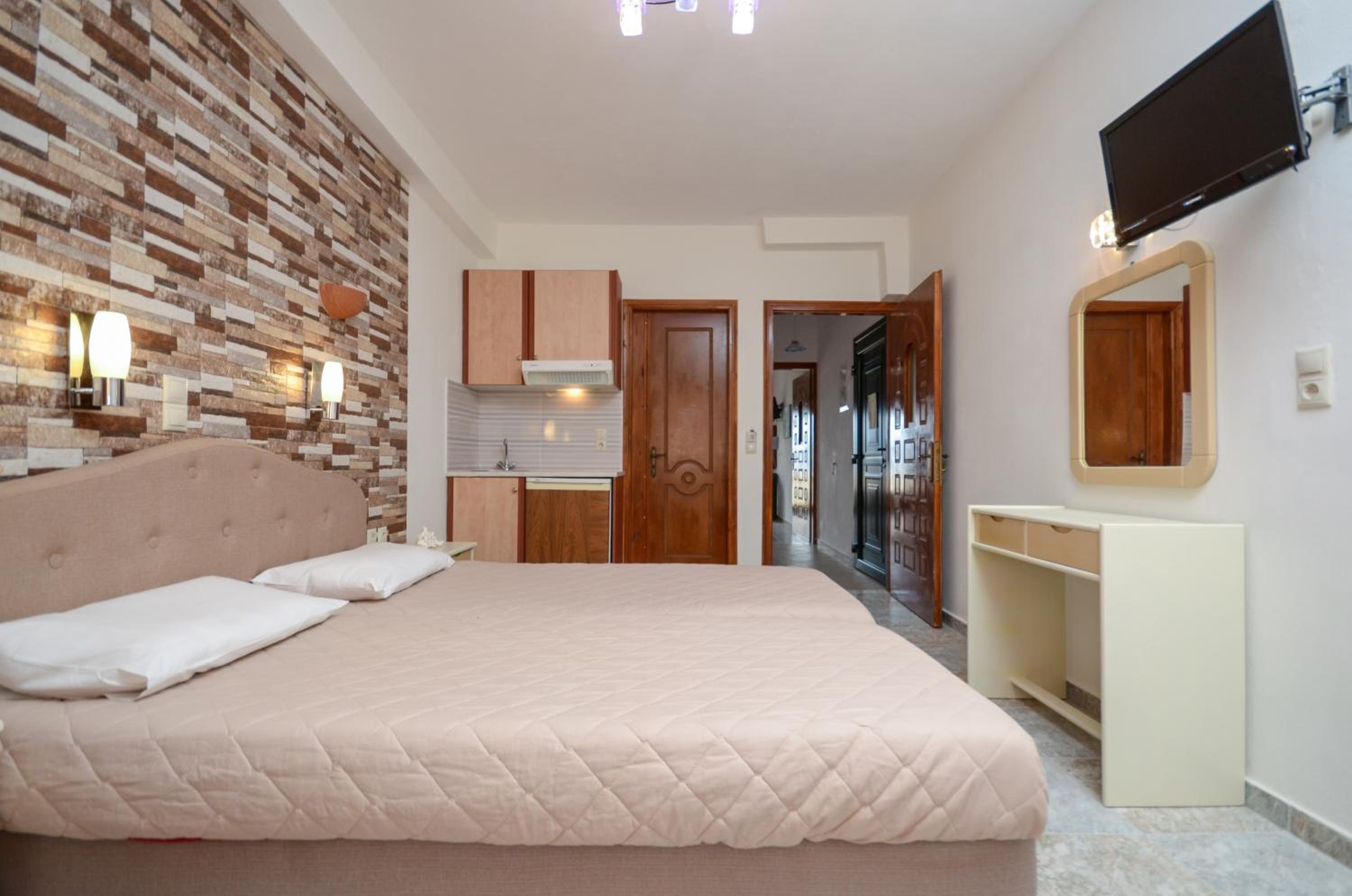 Studio (2 Adults) - Photo 32