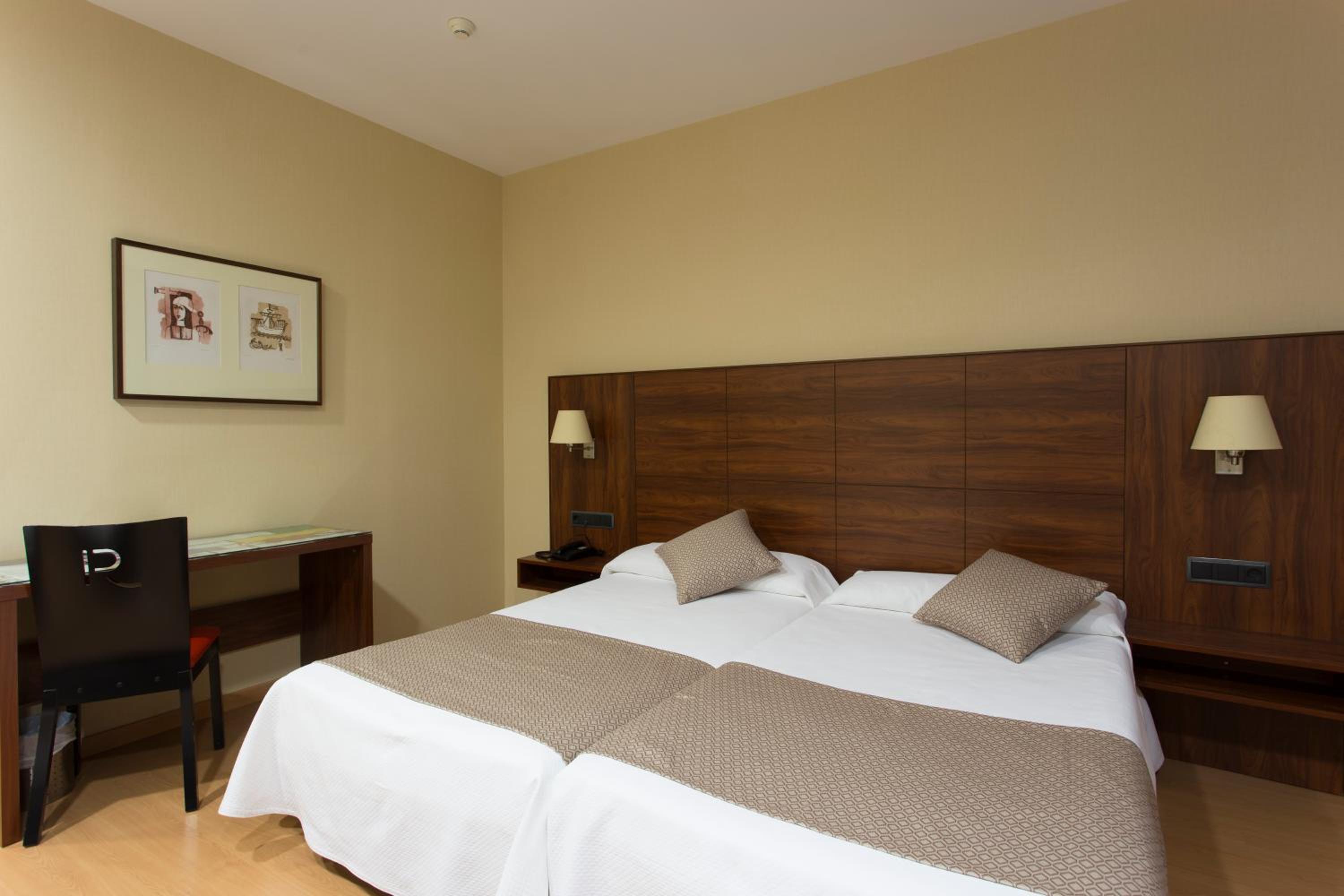 Double or Twin Room - Photo 5