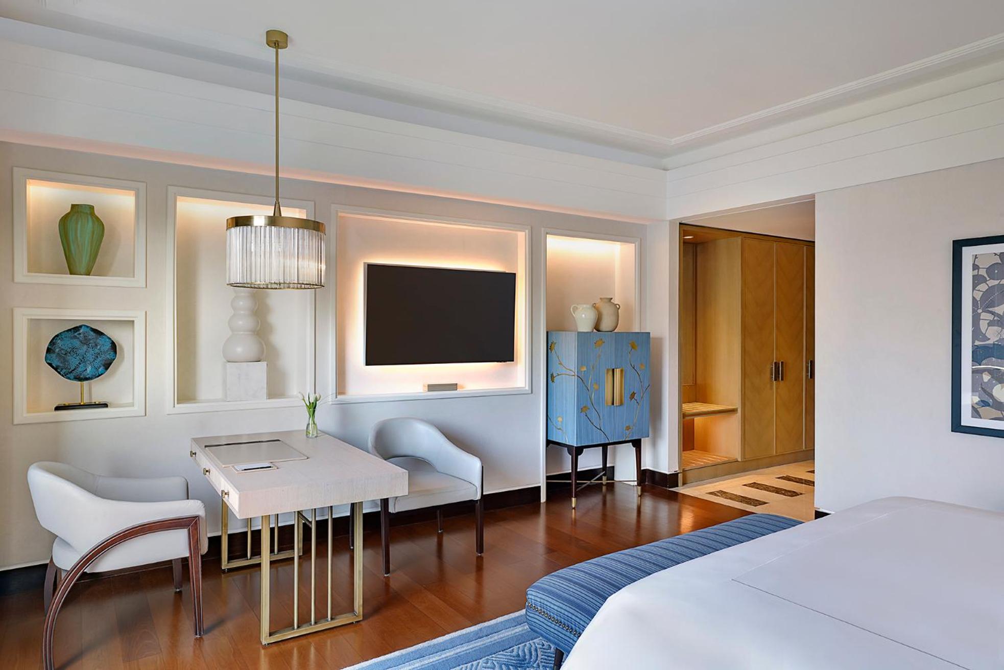 Club King Room