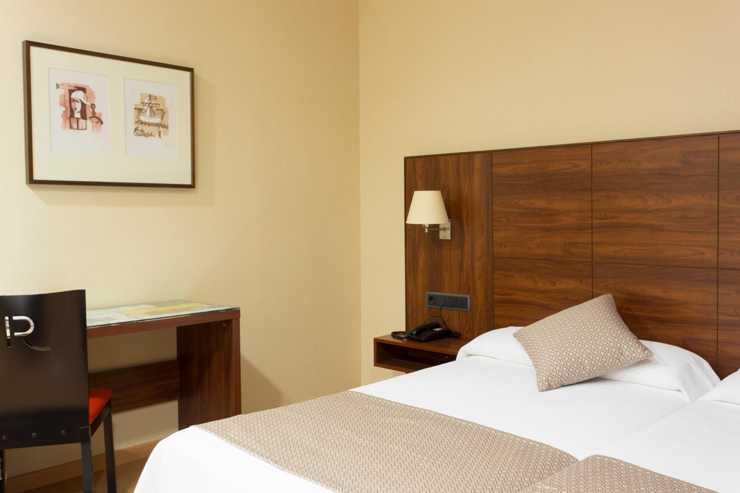 Double or Twin Room - Photo 2
