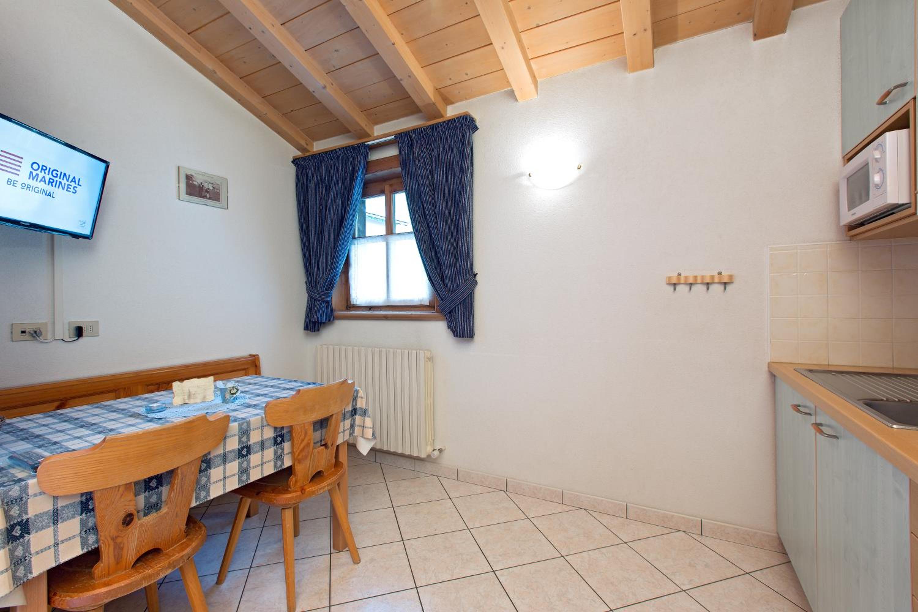 Two-Bedroom Apartment - Split Level photo 2