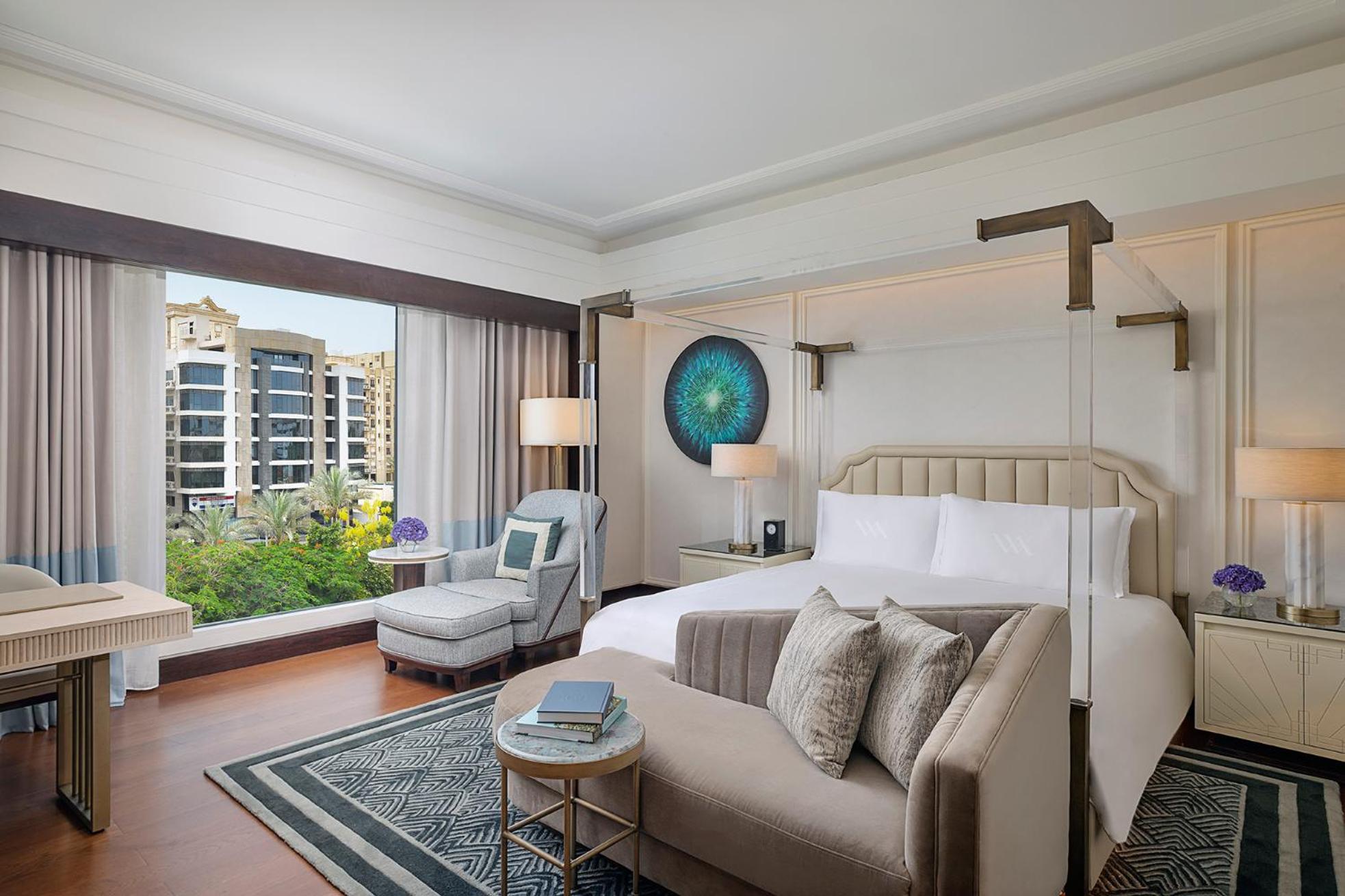 Deluxe One-Bedroom King Suite