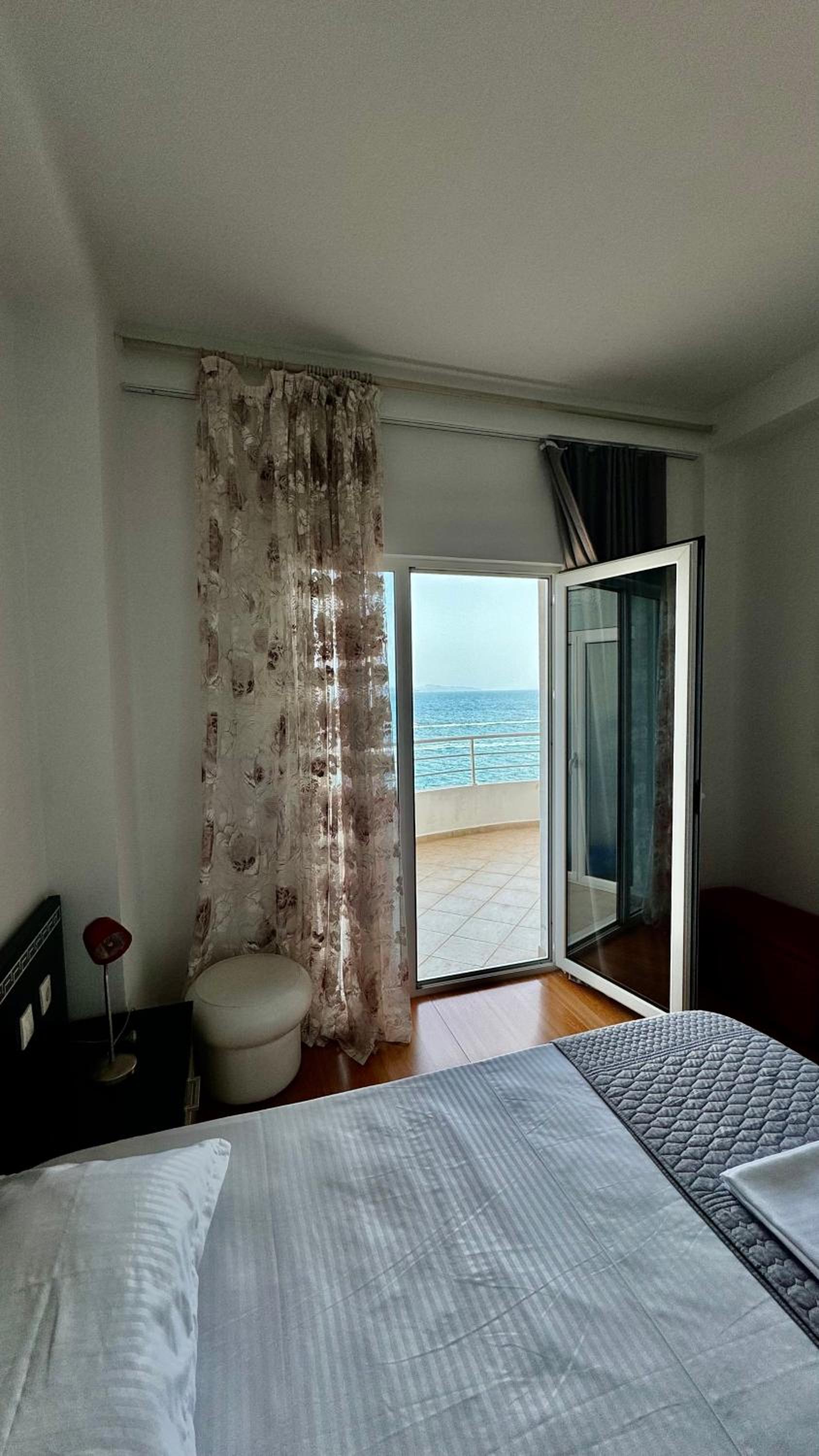 One-Bedroom Apartment - Sea Side photo 2