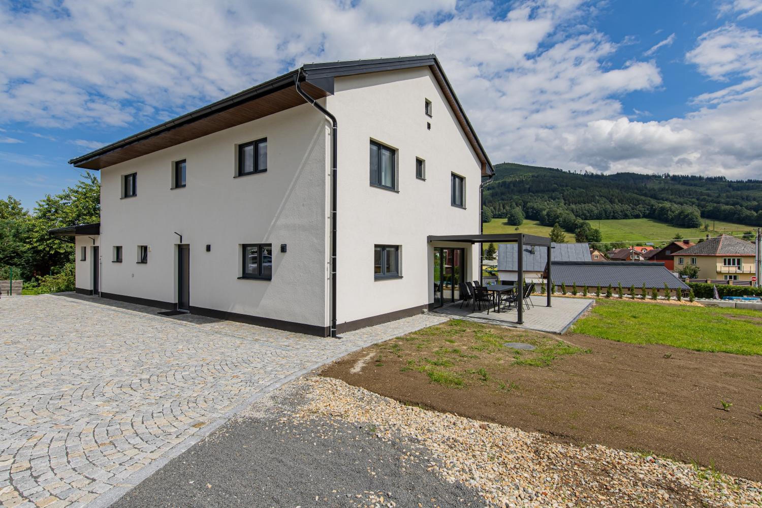 Four-Bedroom House photo 3