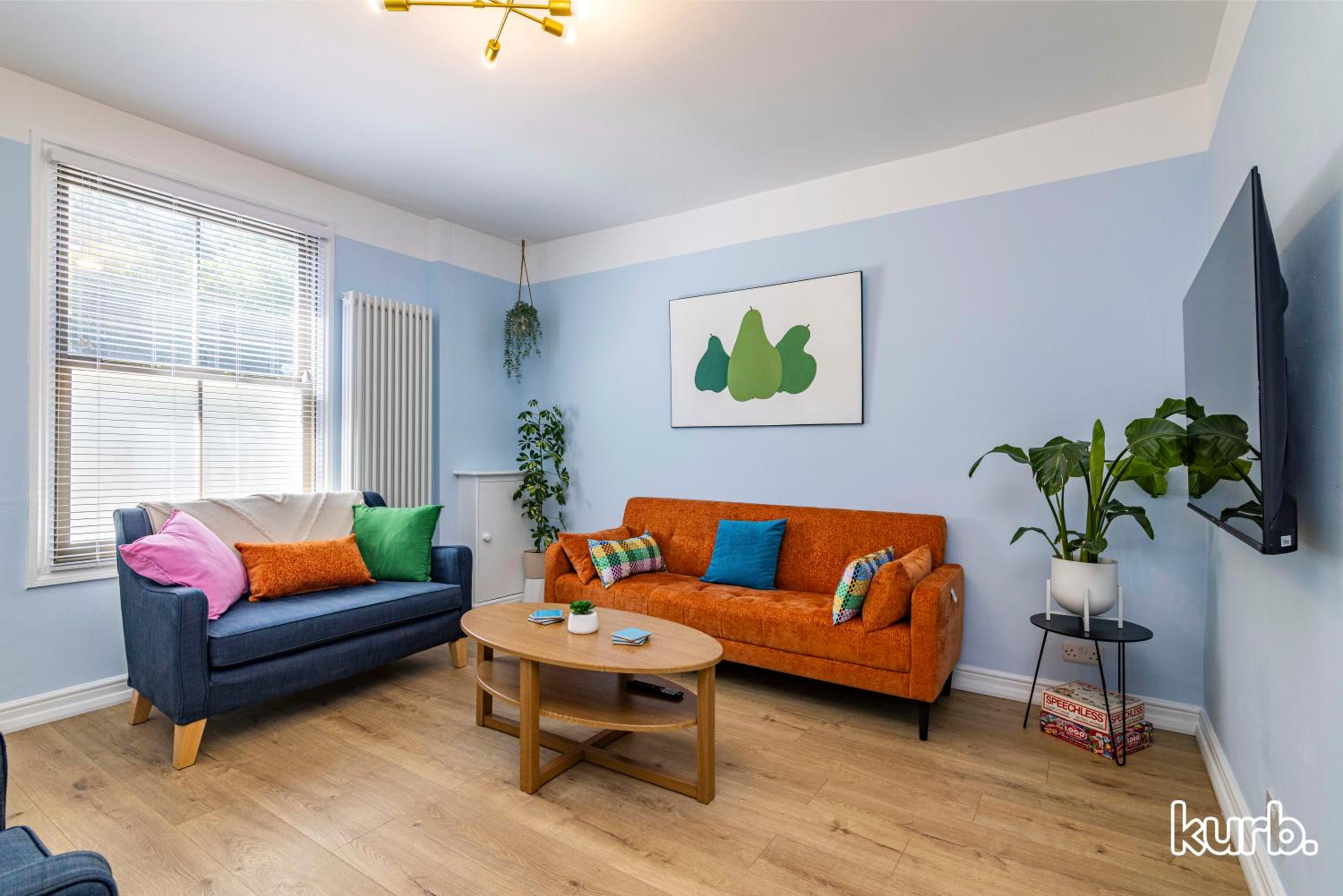 Five-Bedroom House photo 1
