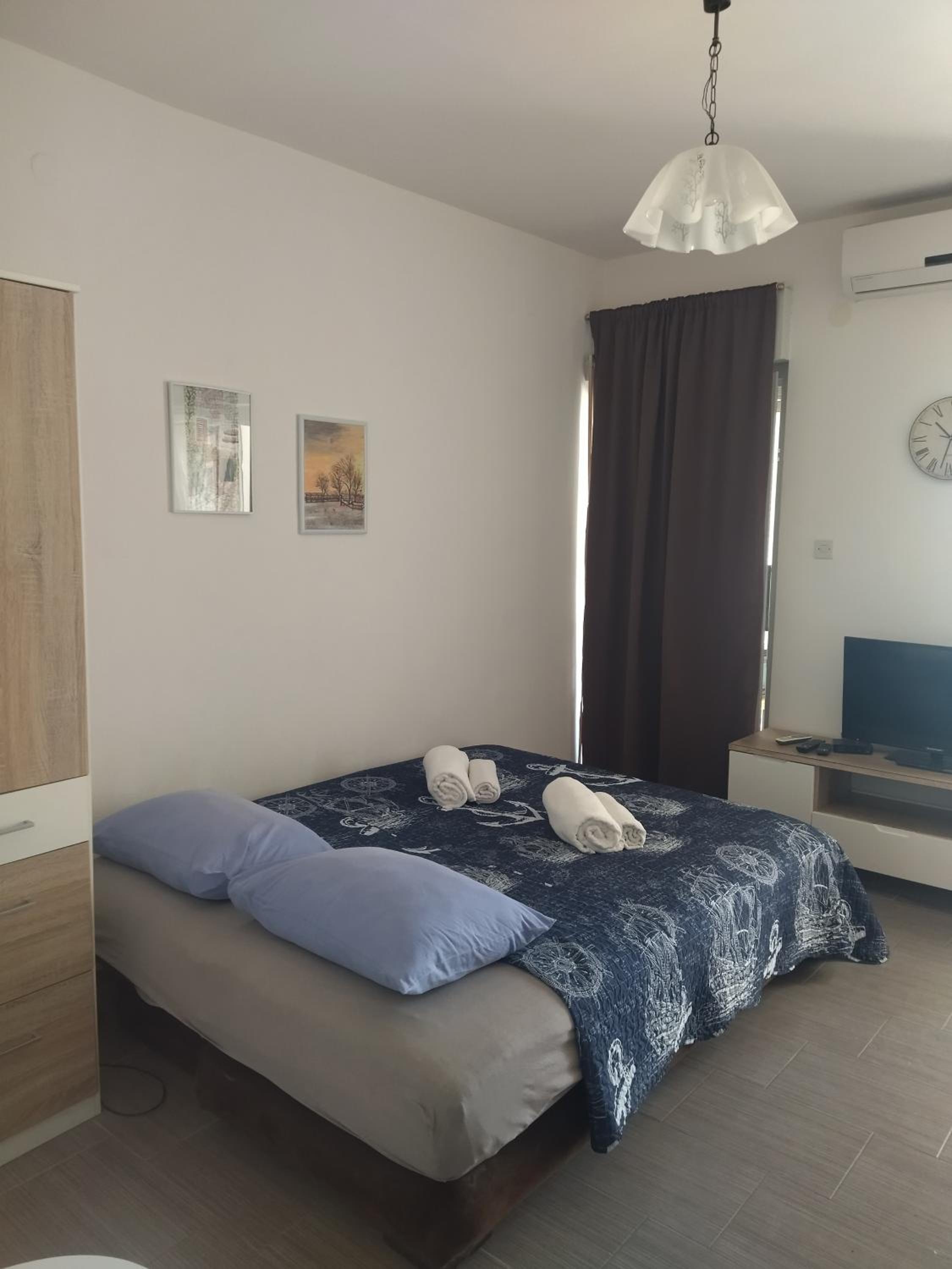 Studio with Sofa Bed