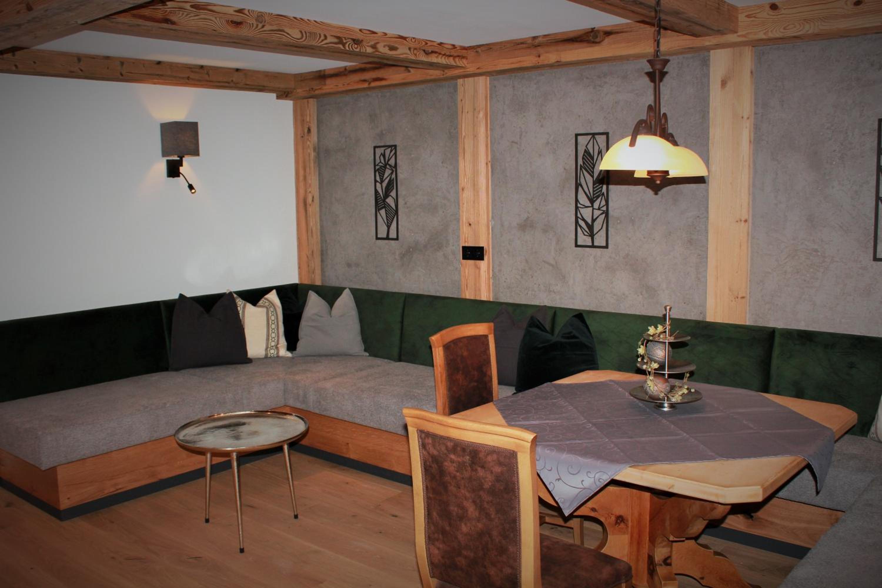 Three-Bedroom Apartment with Mountain View photo 2