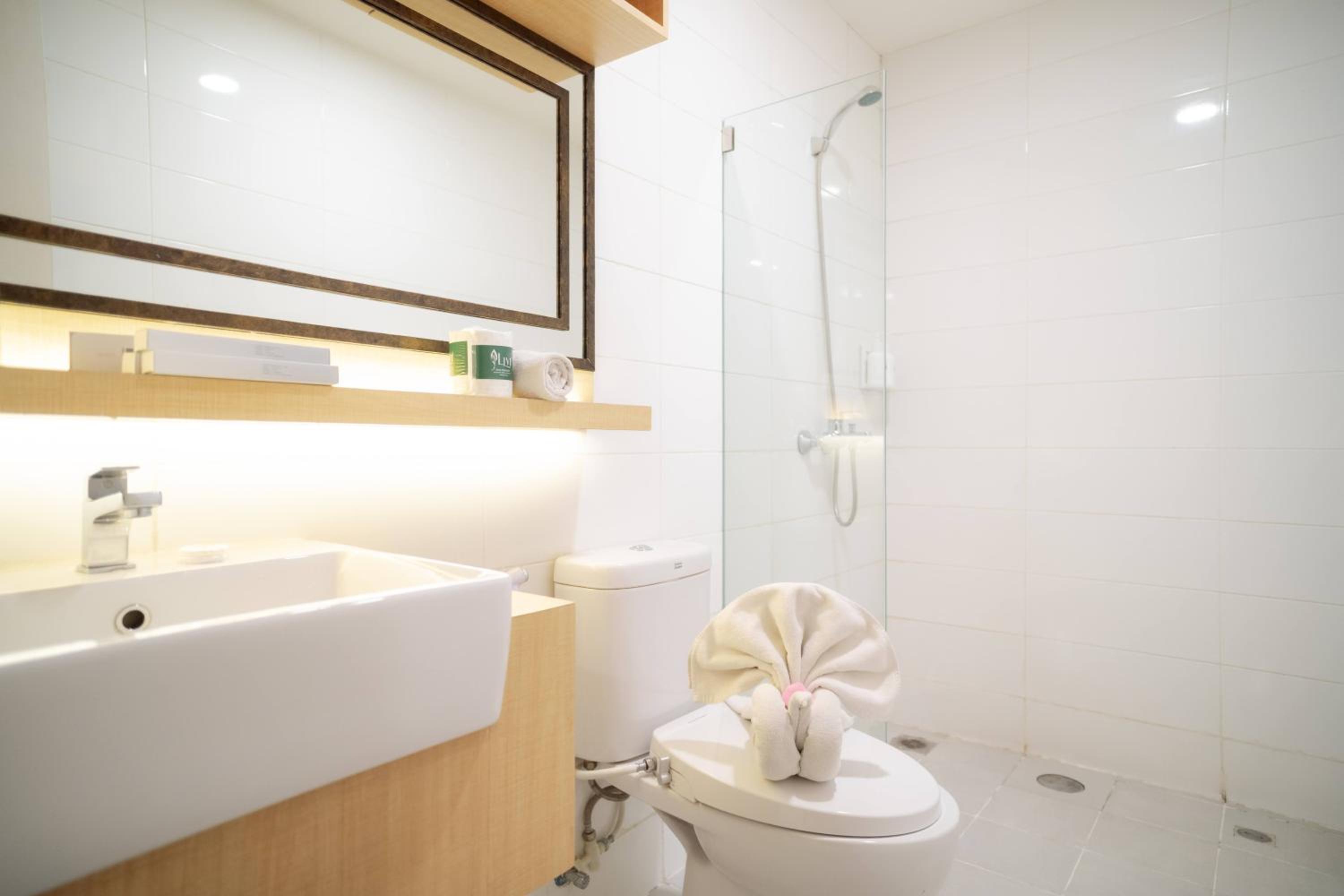 Executive Suite - Photo 2
