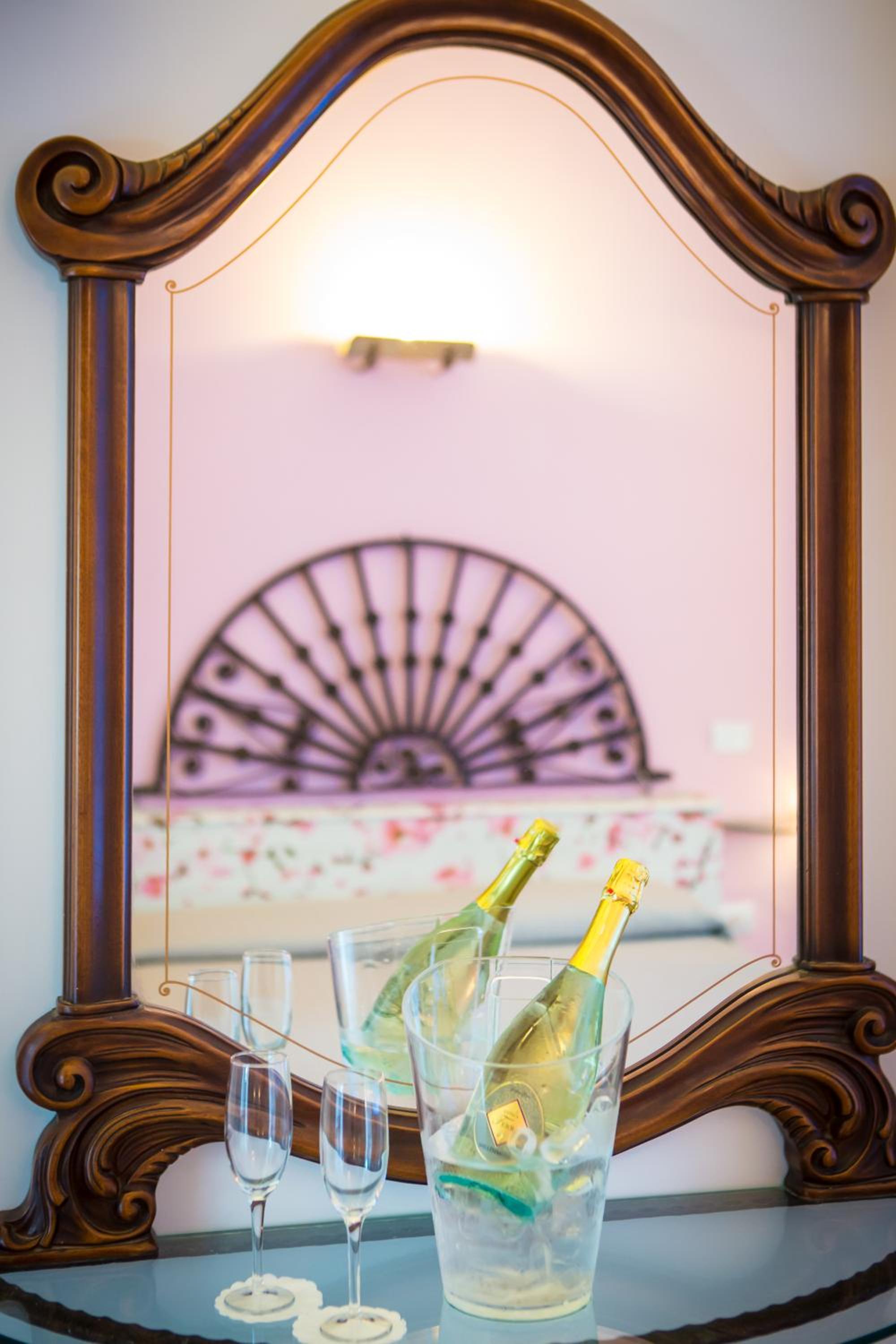 Suite with Spa Bath - Photo 10