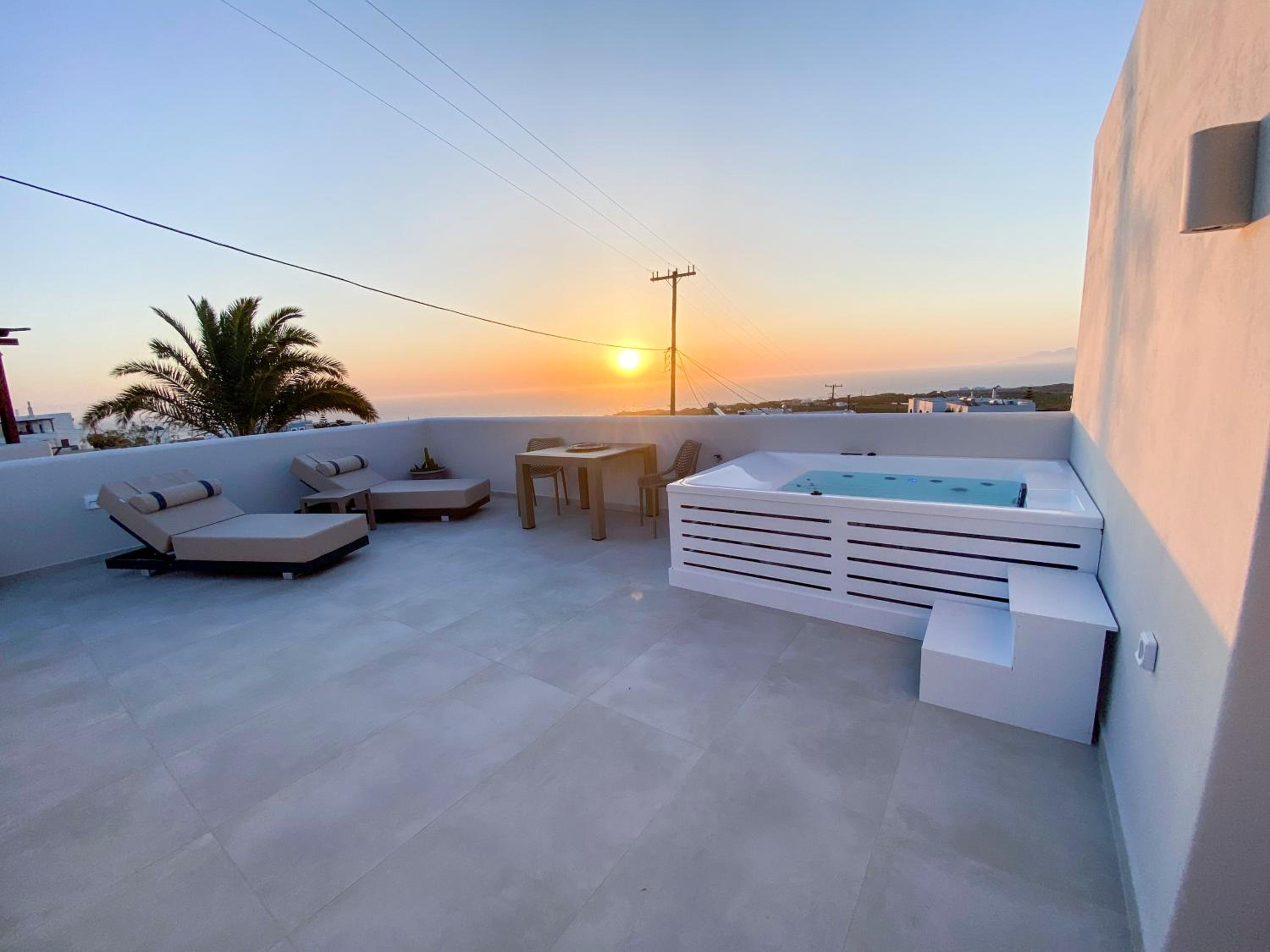 Suite with Hot Tub photo 2