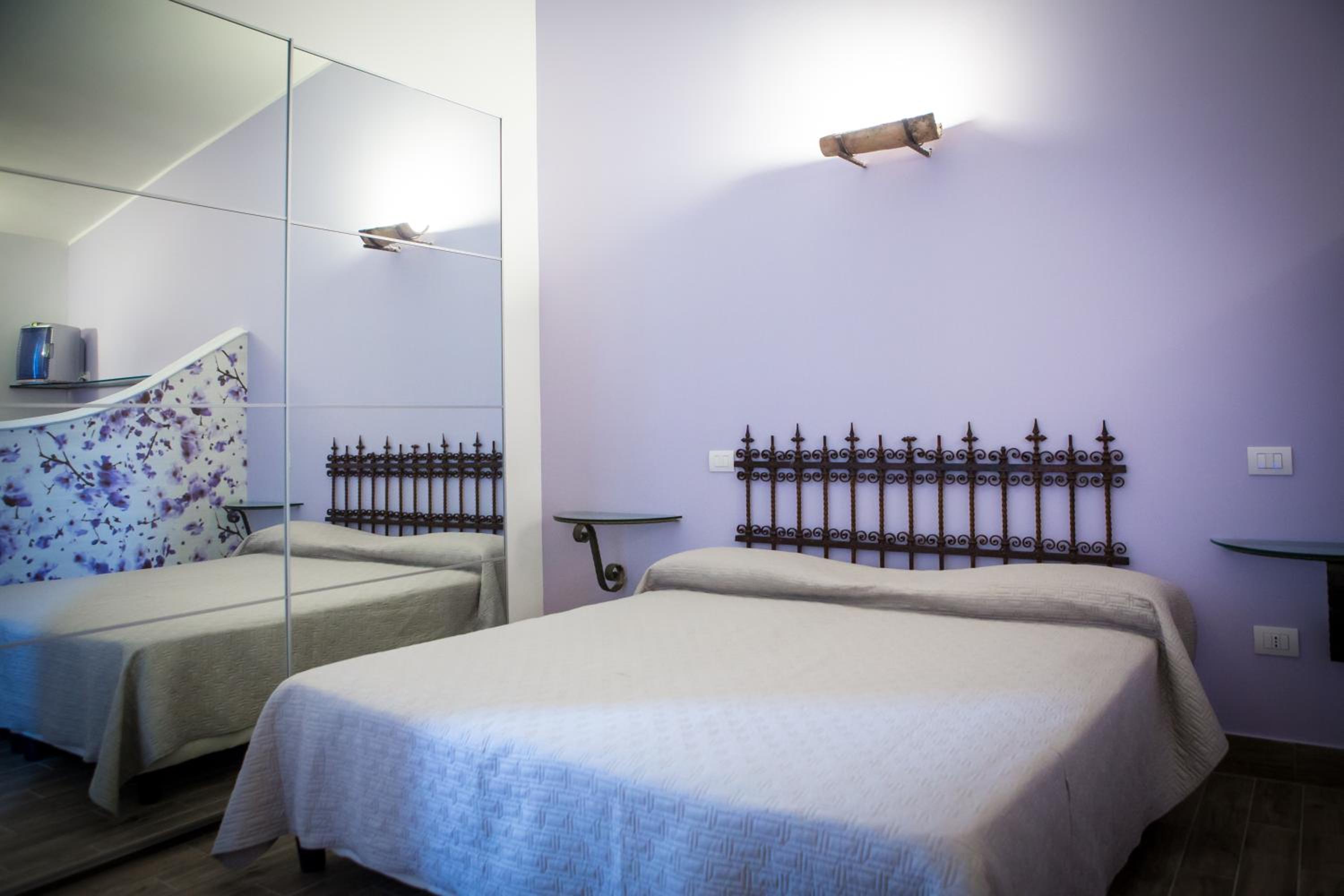 Suite with Spa Bath - Photo 11