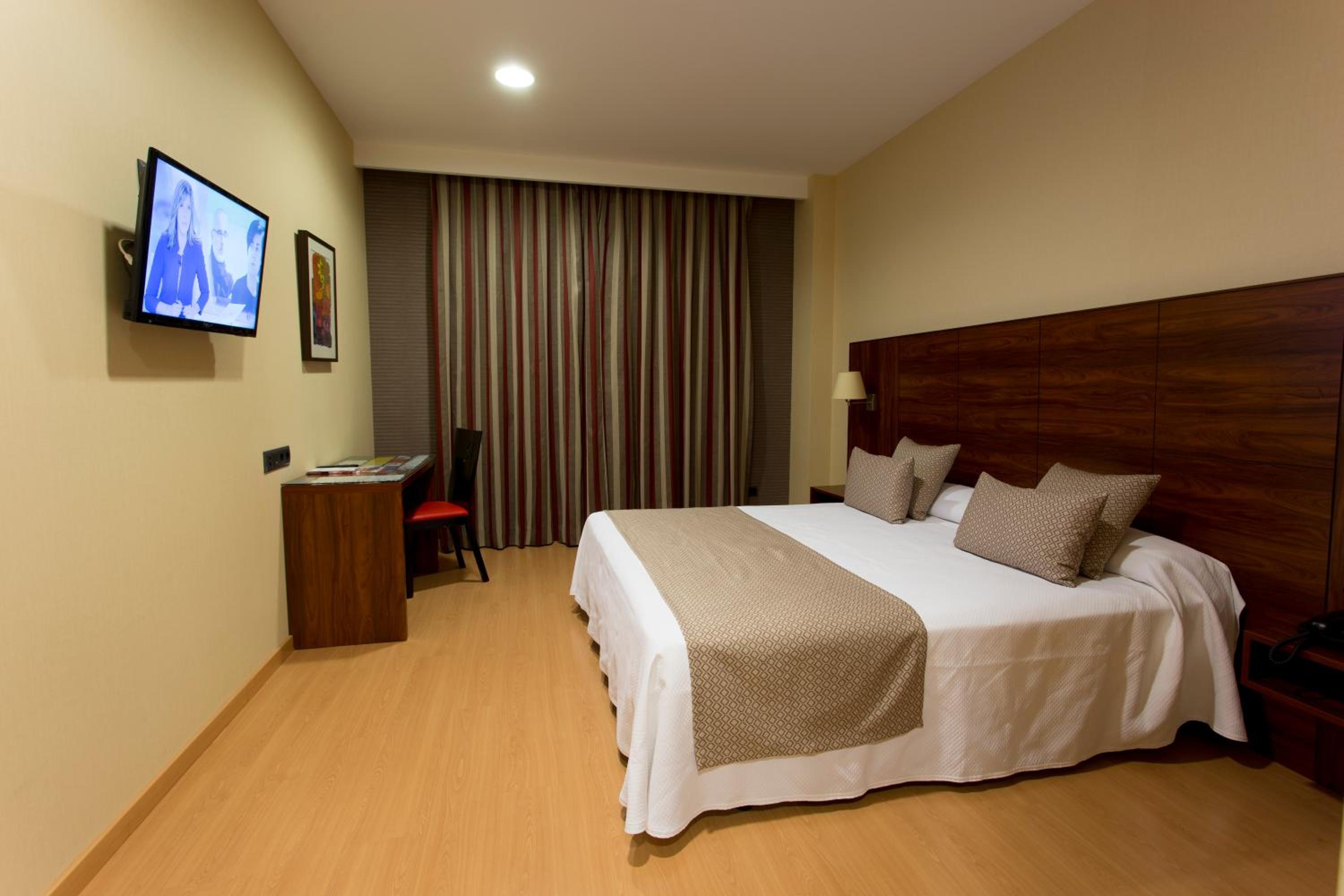 Double or Twin Room - Photo 3