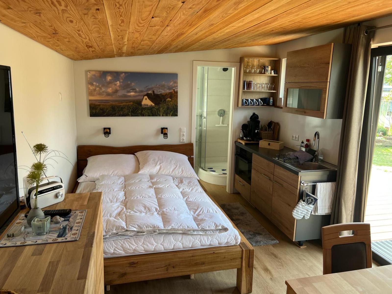 One-Bedroom House photo 1