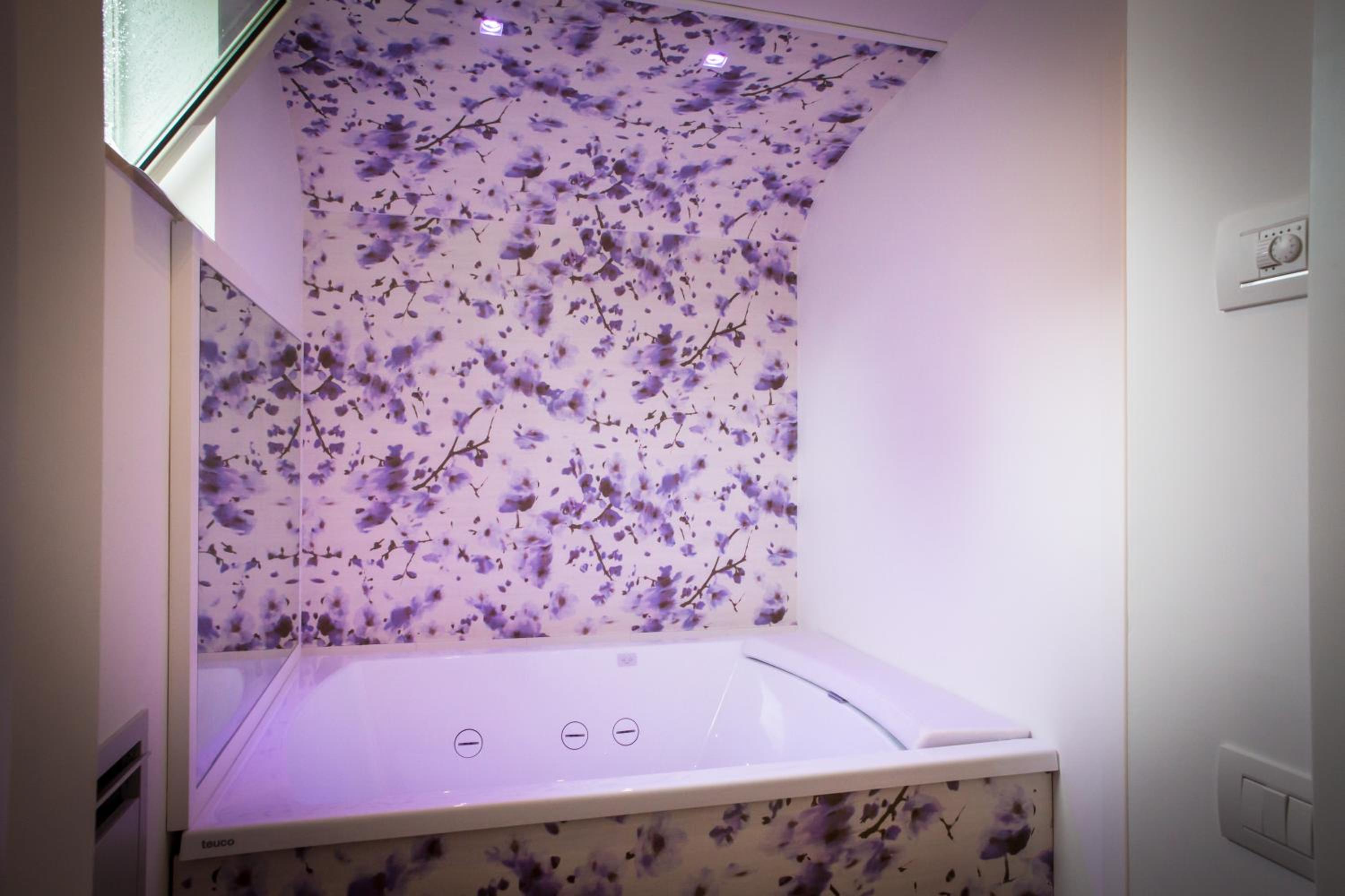 Suite with Spa Bath - Photo 13