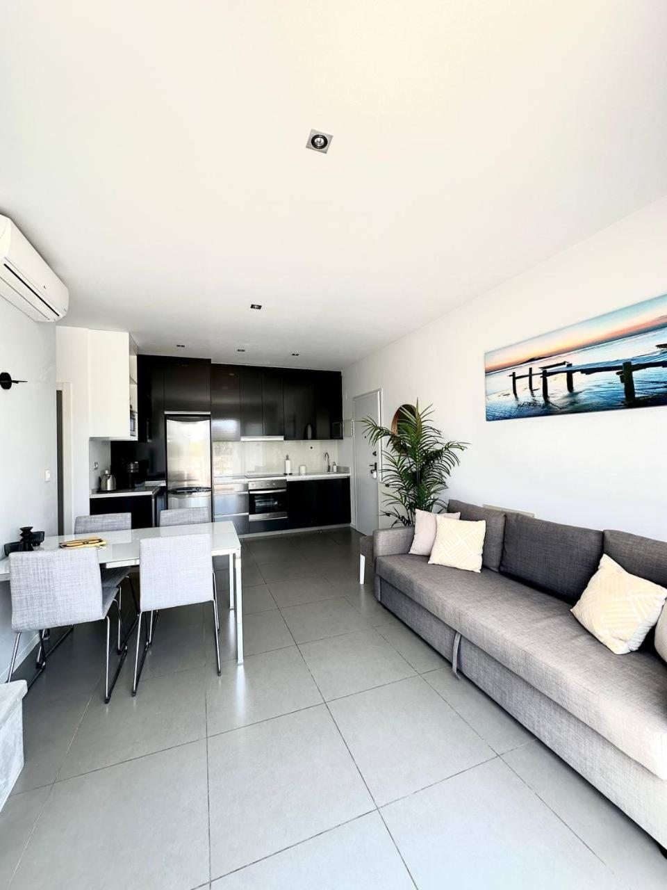 Two-Bedroom Apartment with Balcony and Terrace photo 2