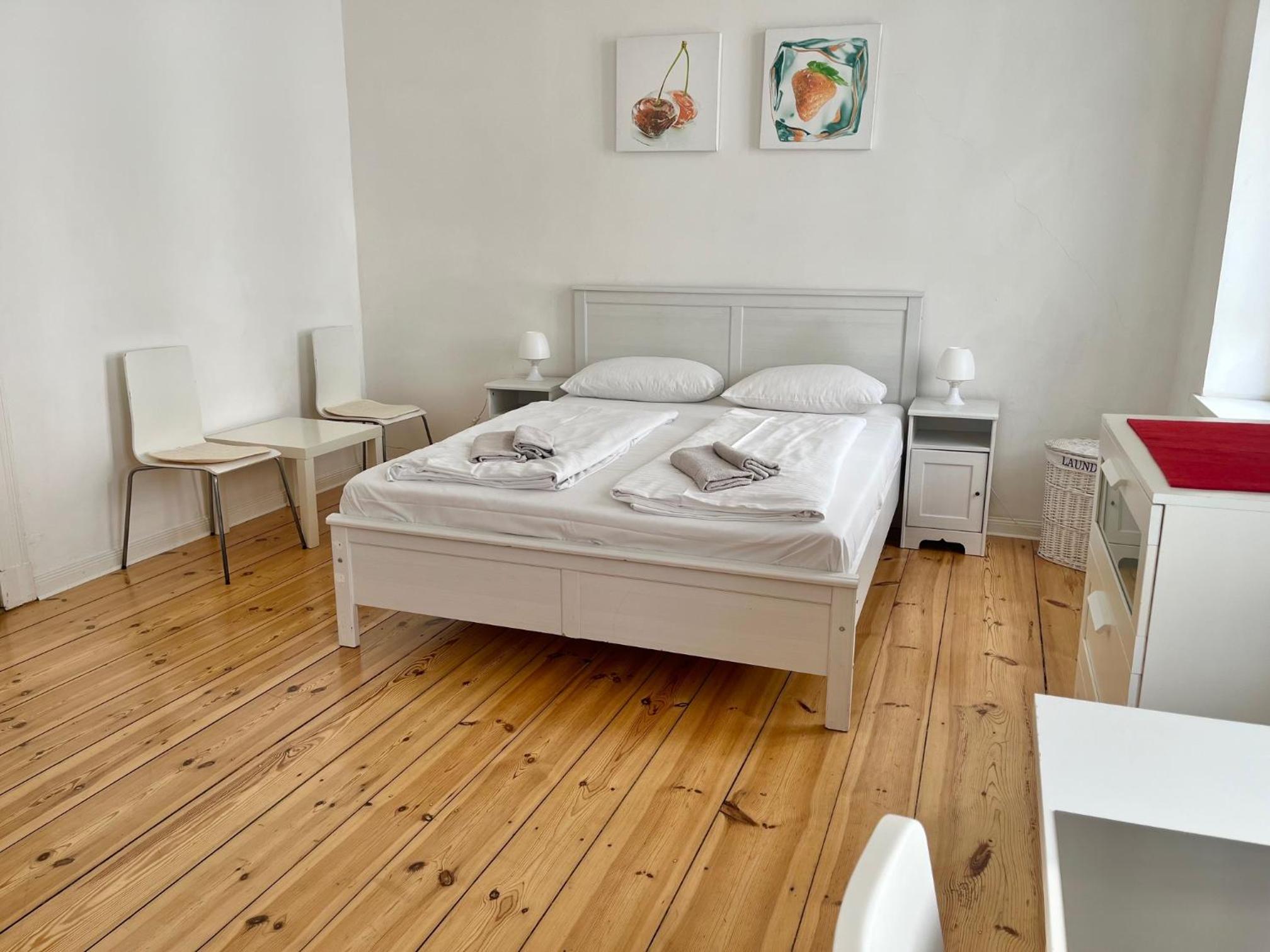 Double Room with Shared Bathroom photo 1