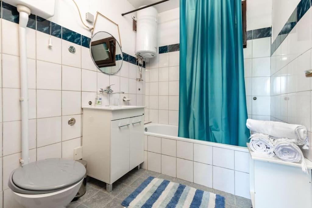 Two-Bedroom House photo 3