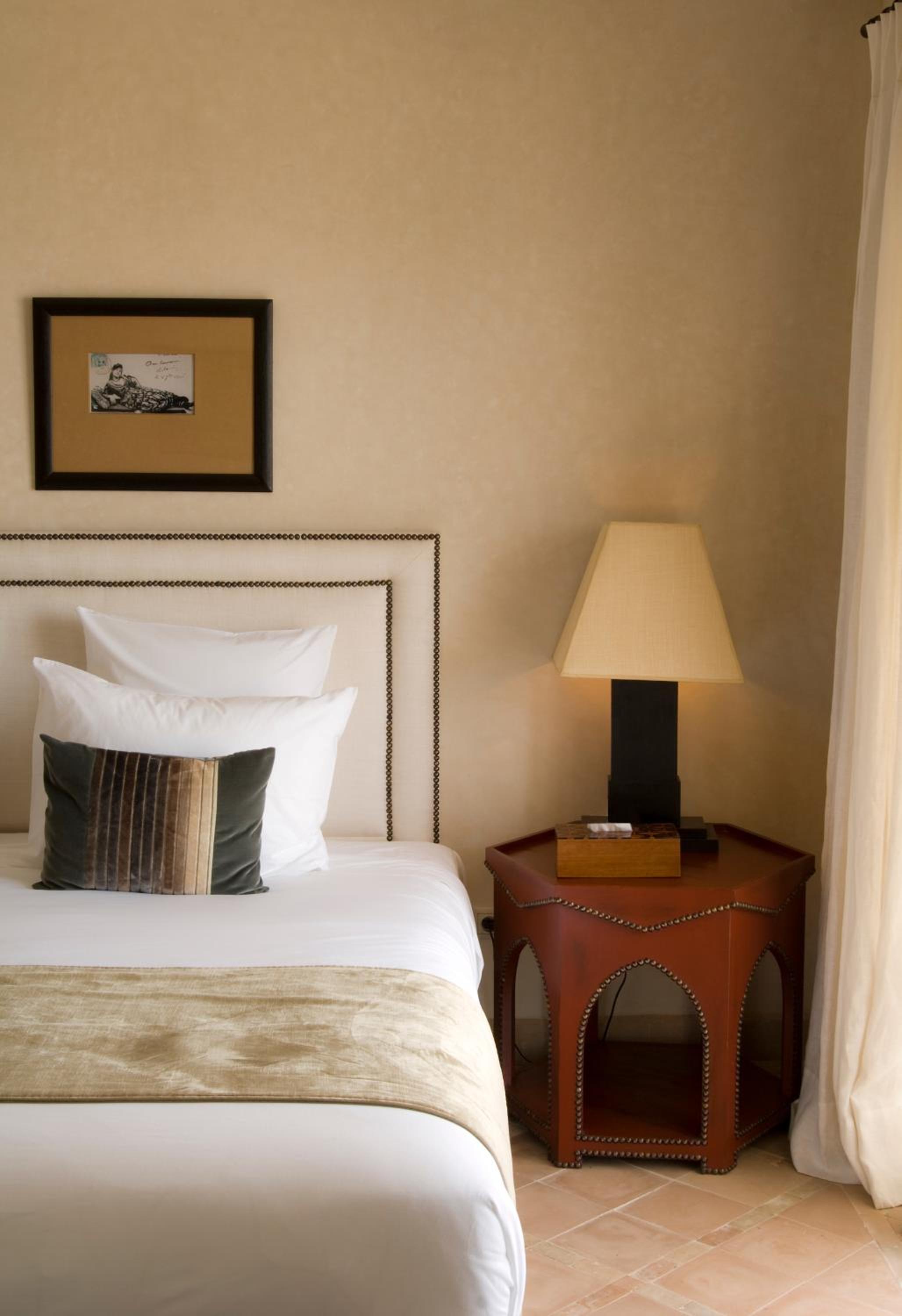 De Luxe Room with Side Sea View - Photo 8