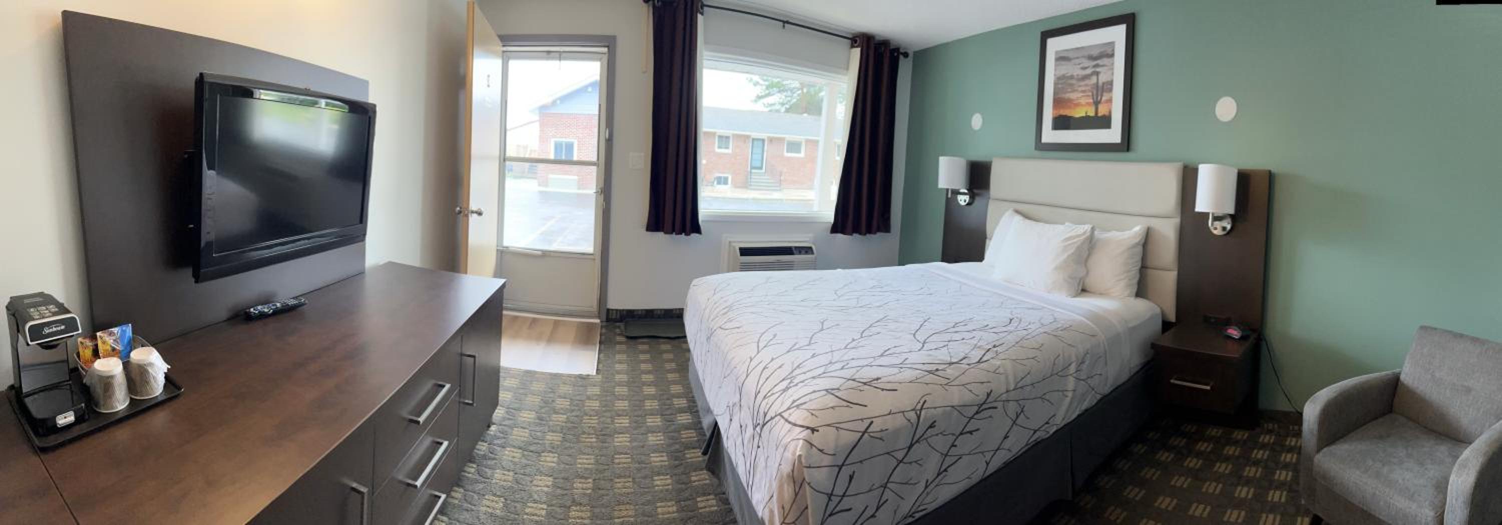 Queen Room photo 1