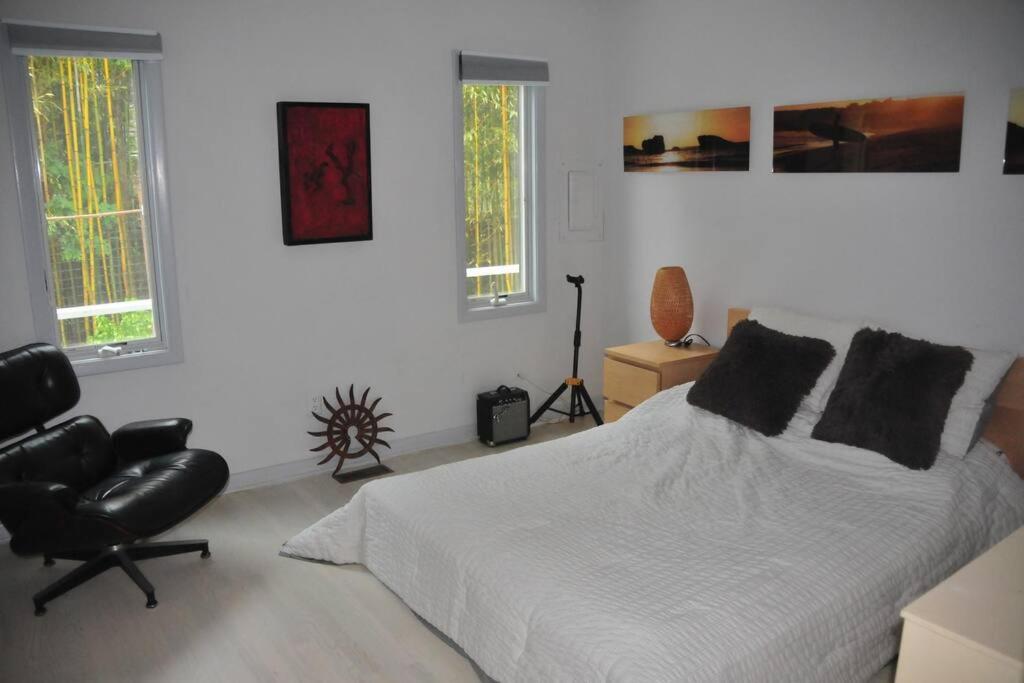 Three-Bedroom House photo 2