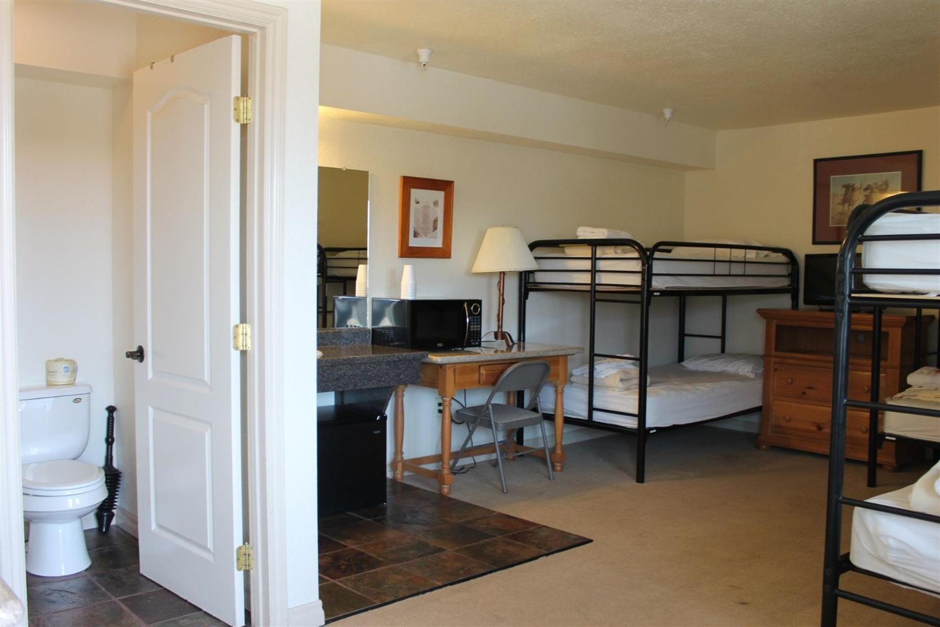 6-Bed Mixed Dormitory Room photo 1