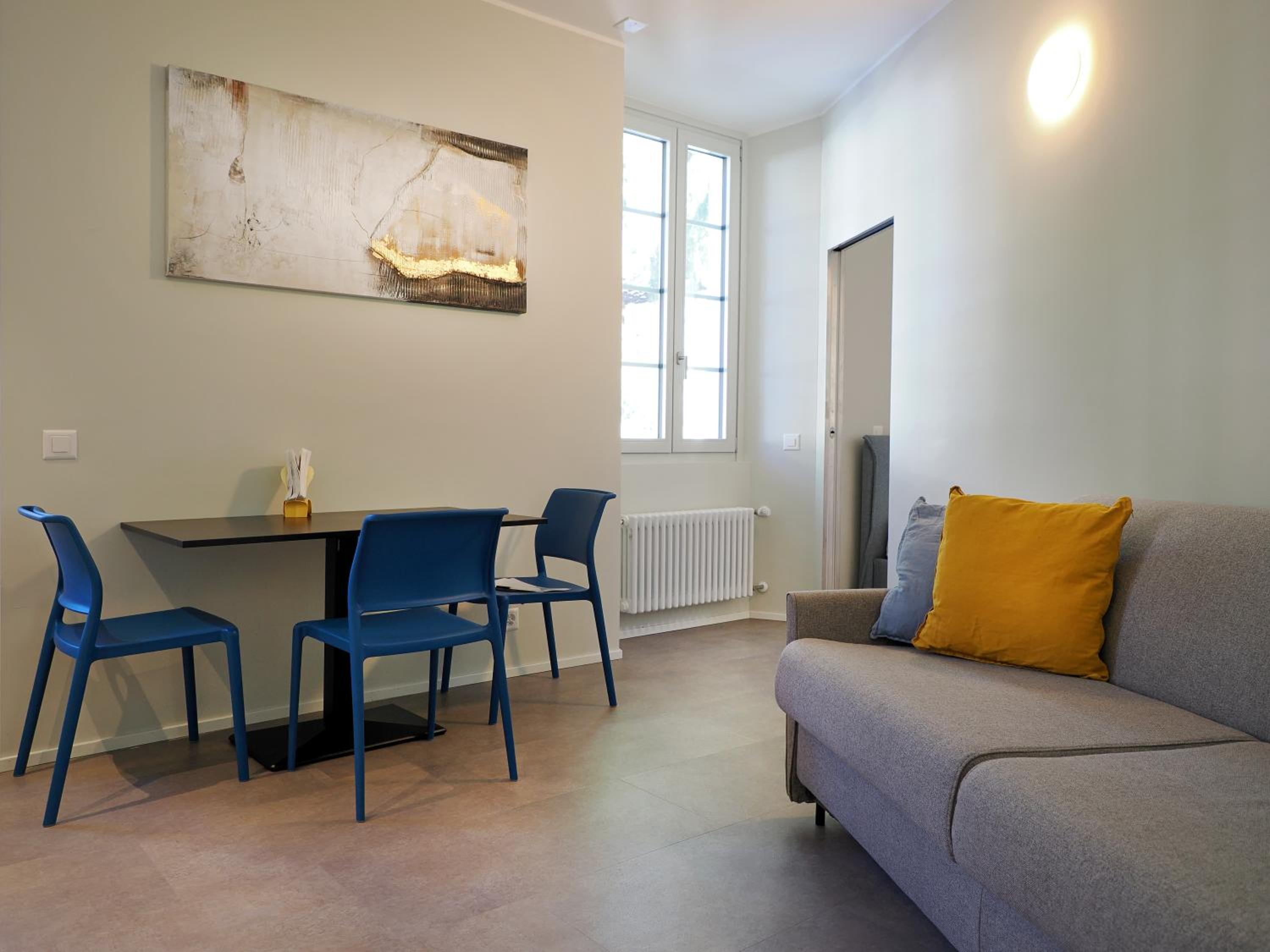 One-Bedroom Apartment photo 1