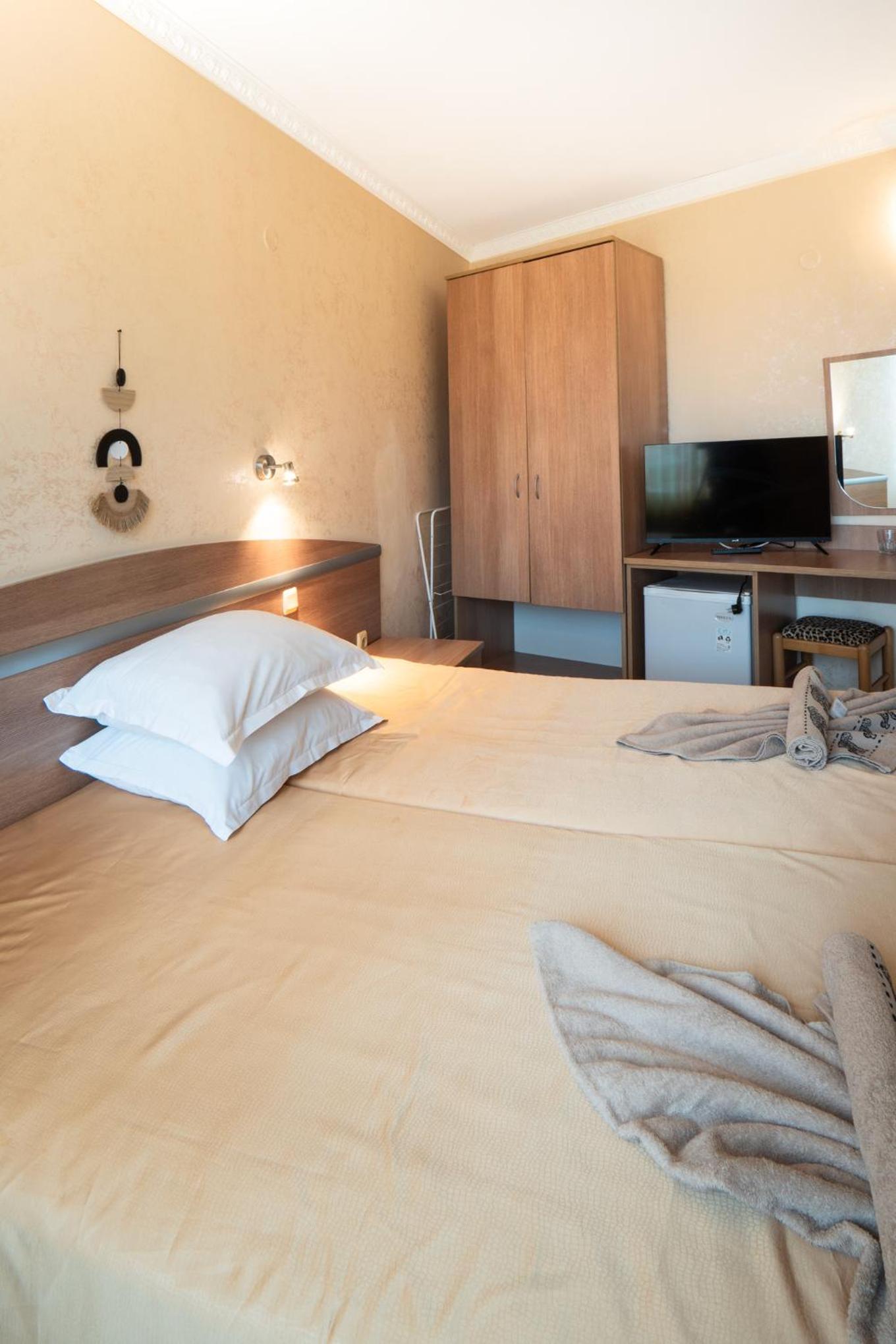 Double or Twin Room with Balcony photo 2