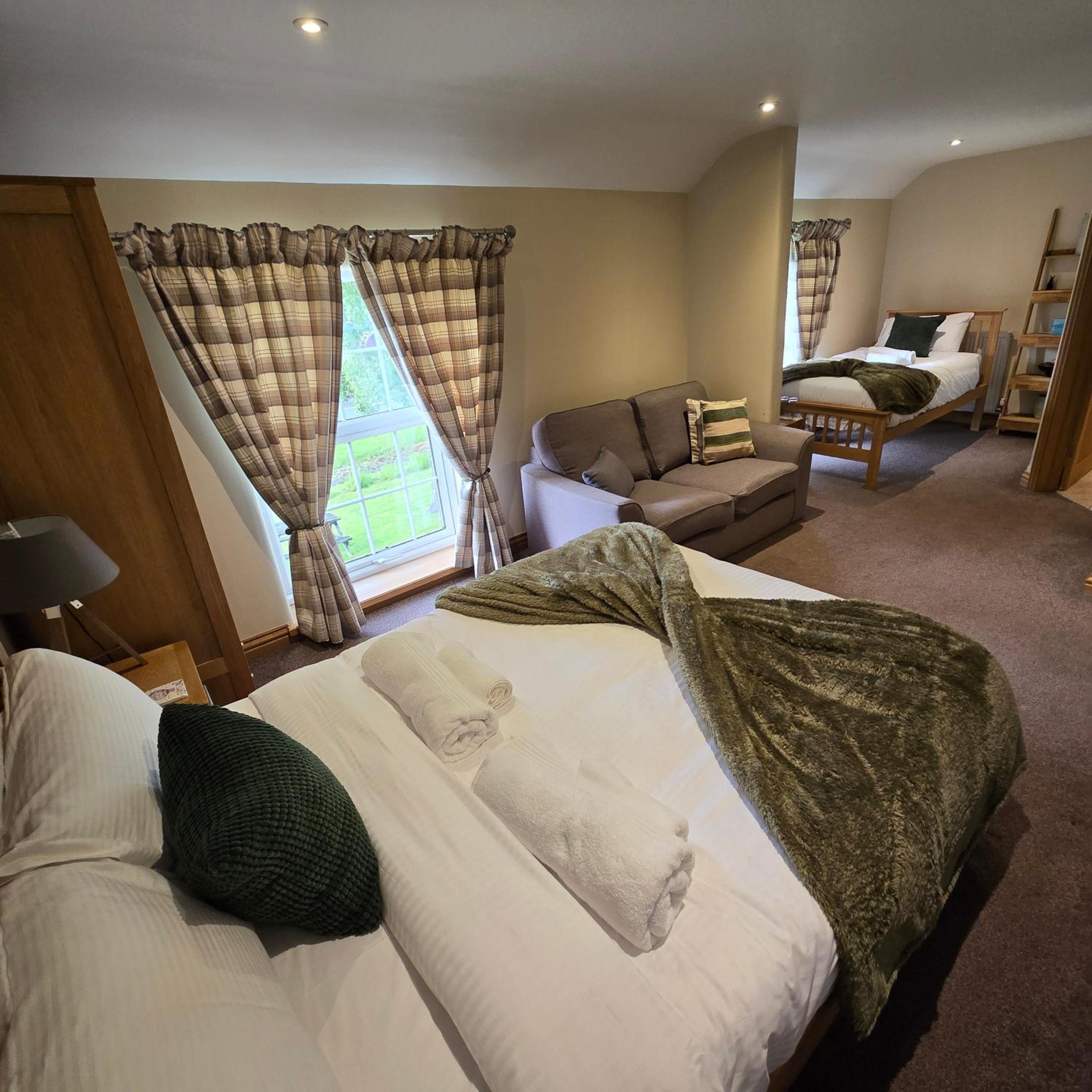 Deluxe Family Suite