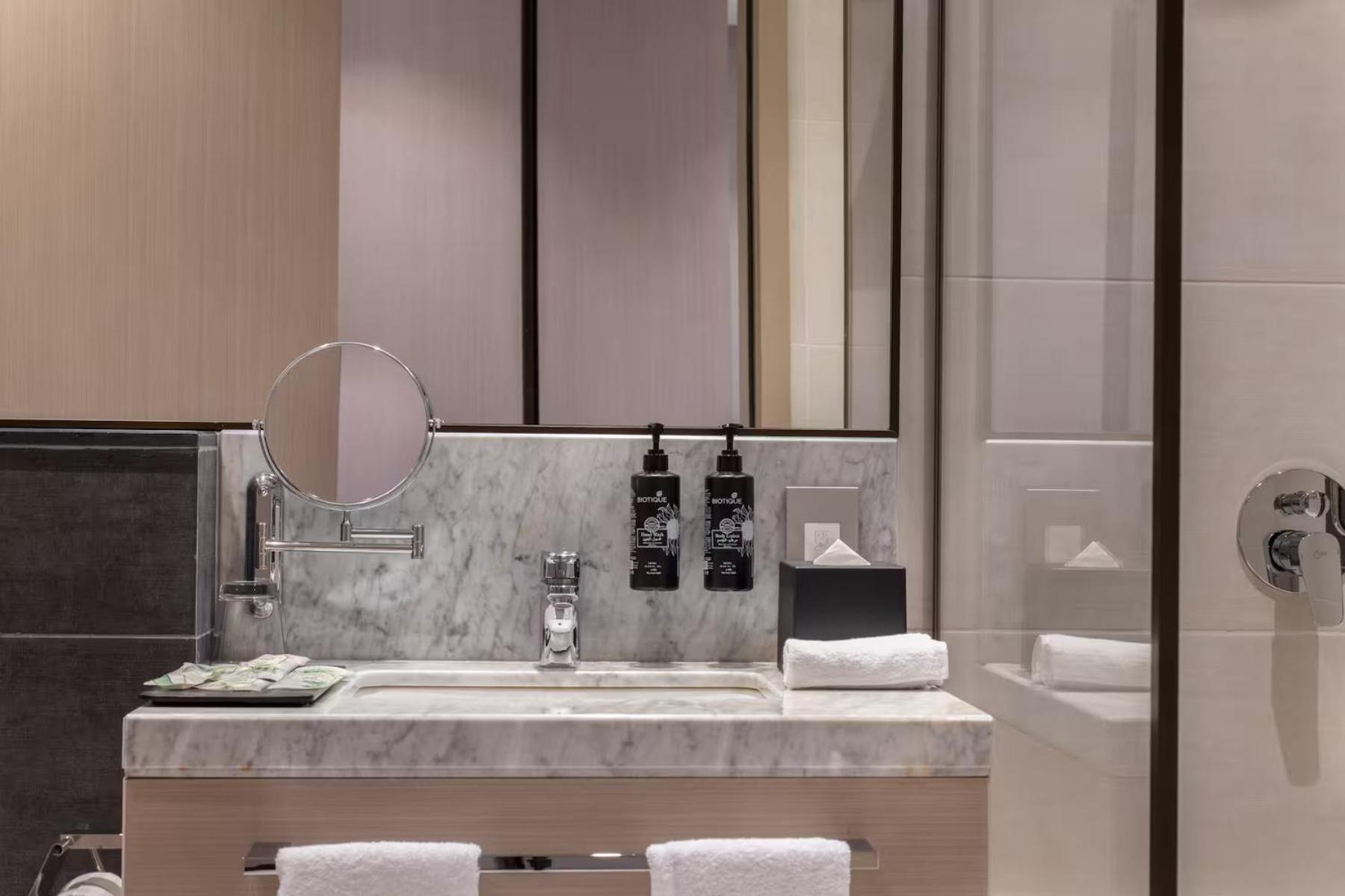 Standard Junior Suite - Photo 11