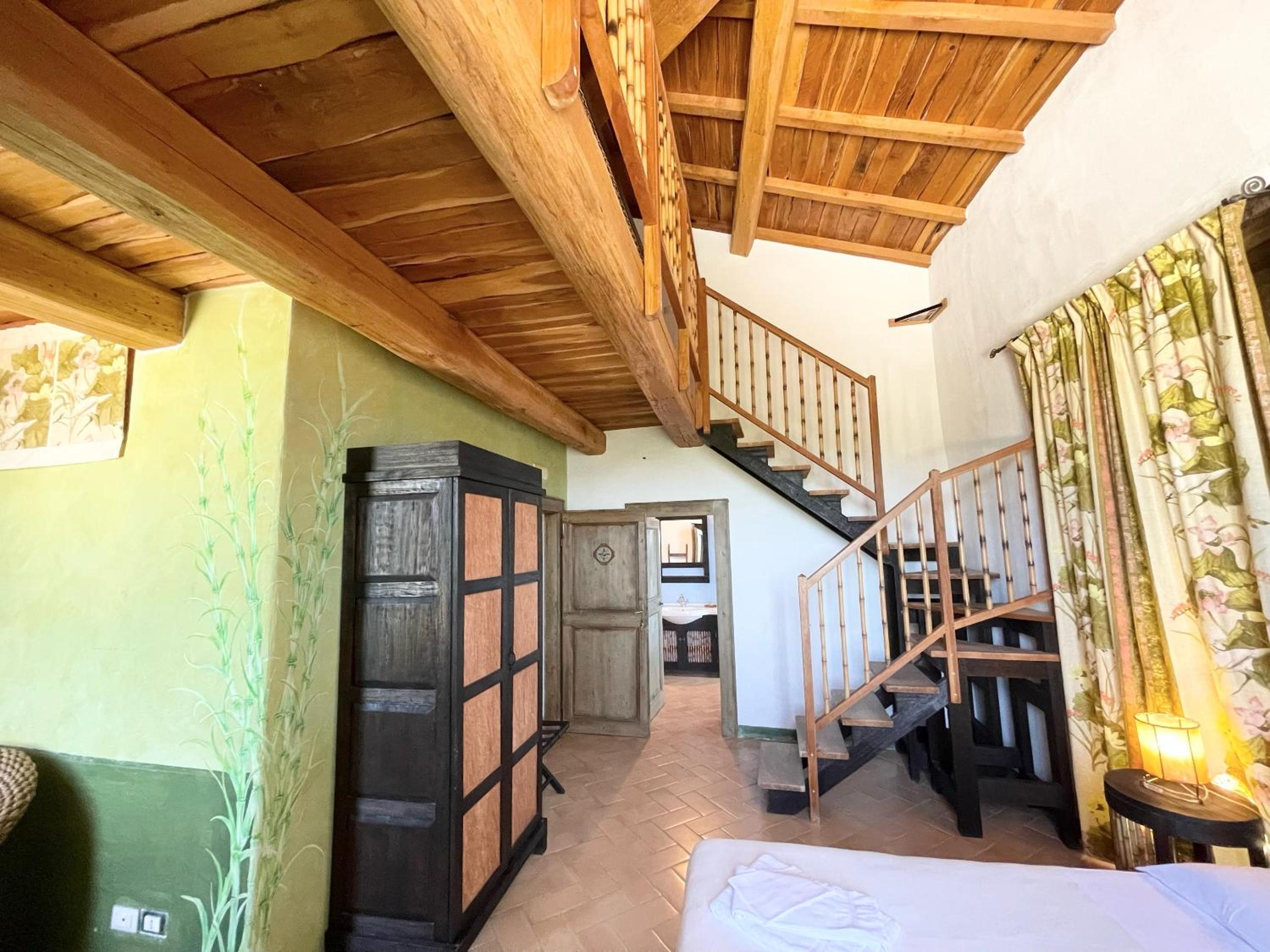 Villa photo 3