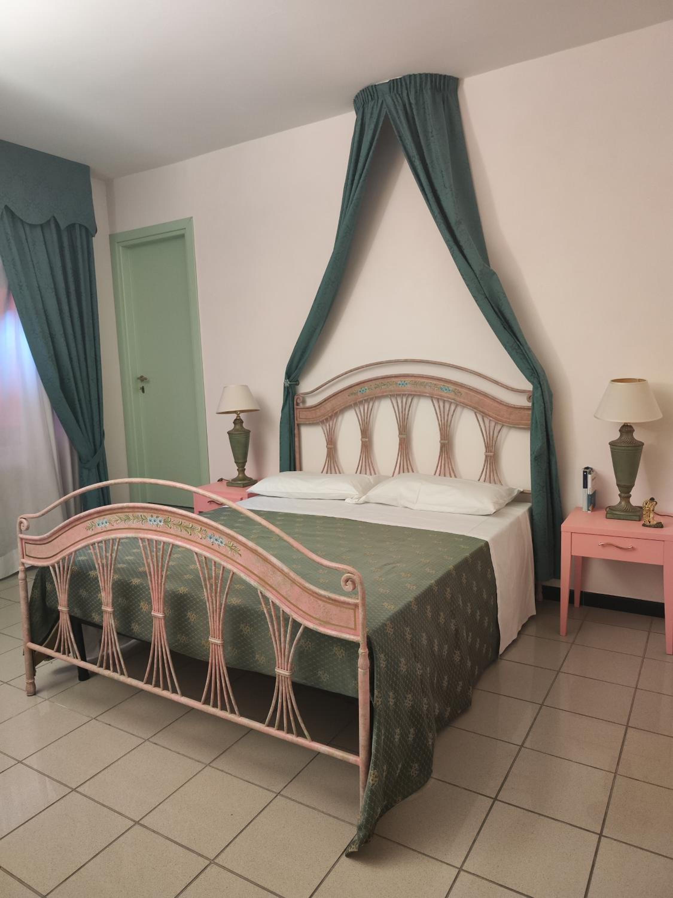 Double Room With Private Bathroom photo 1