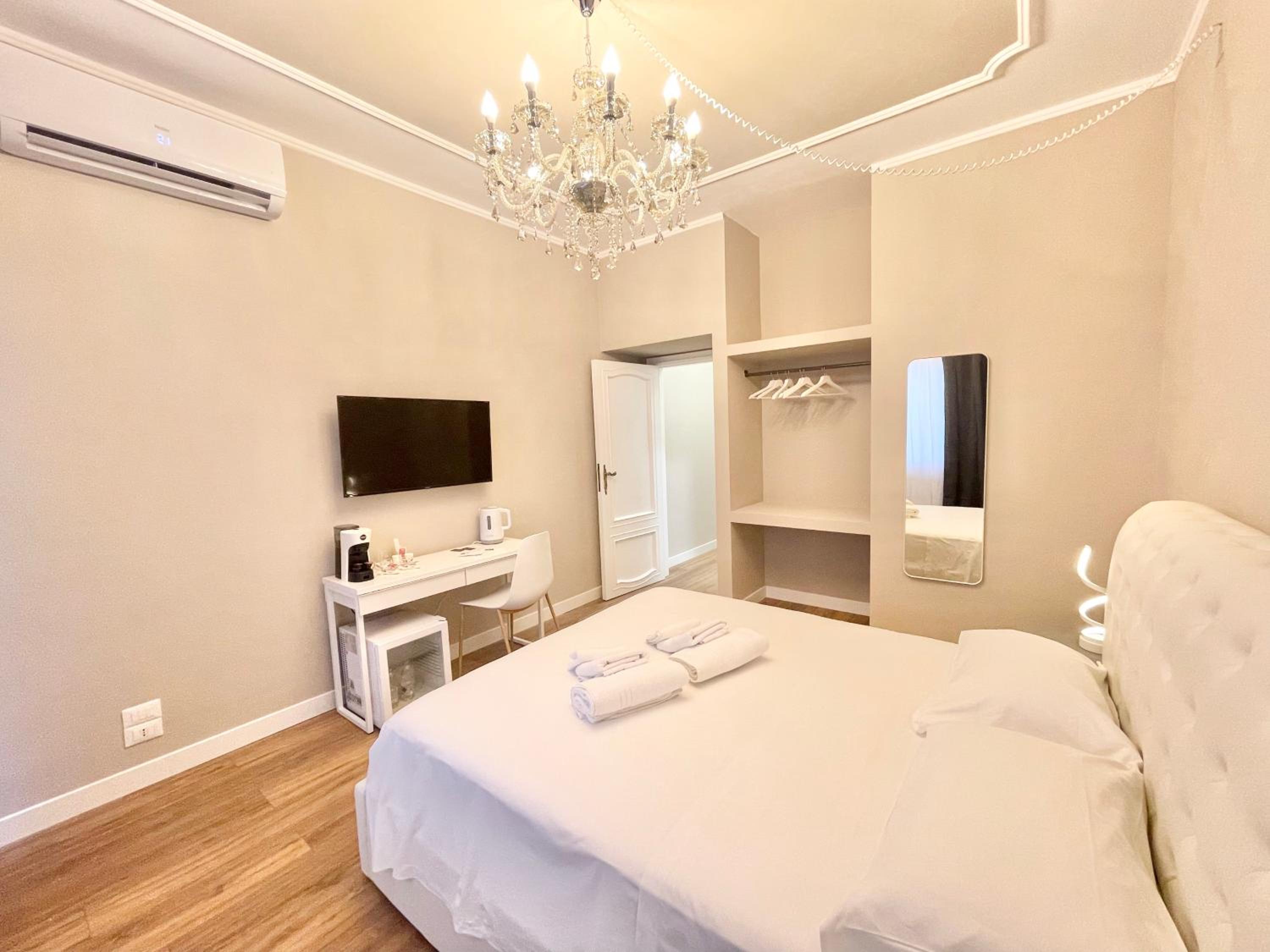 King Room with Balcony photo 1
