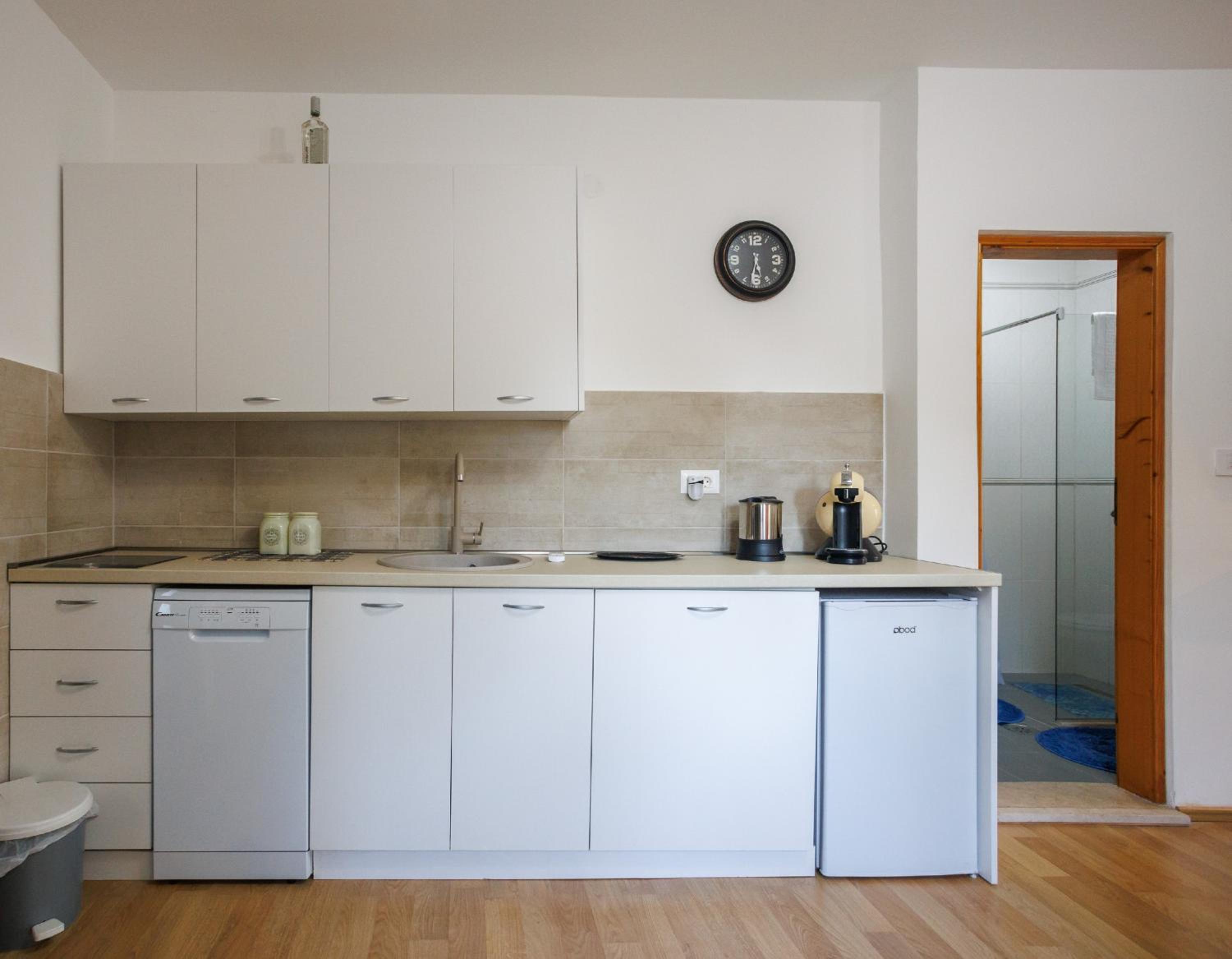 One-Bedroom Apartment with View photo 2
