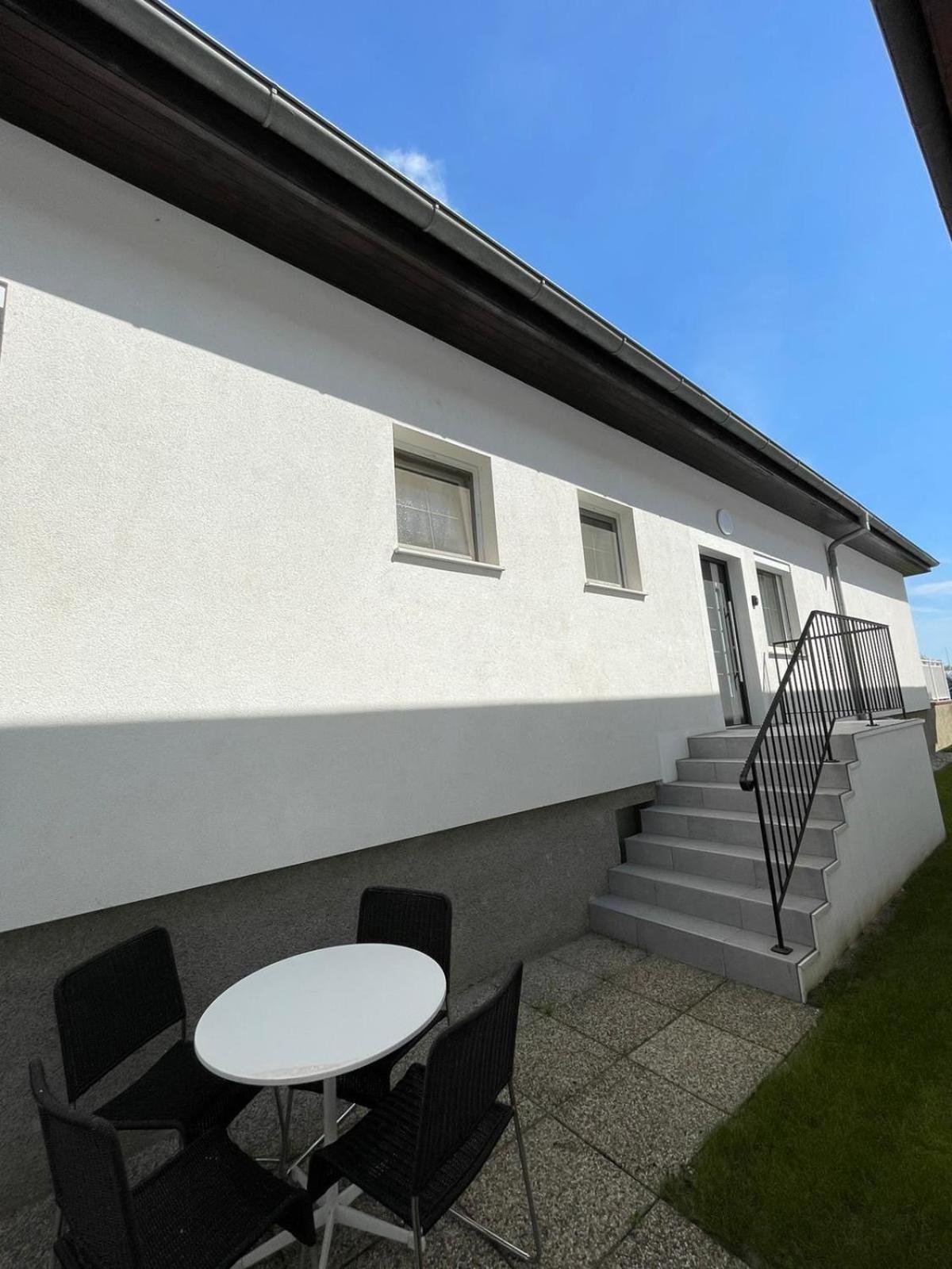One-Bedroom Apartment with Terrace photo 2