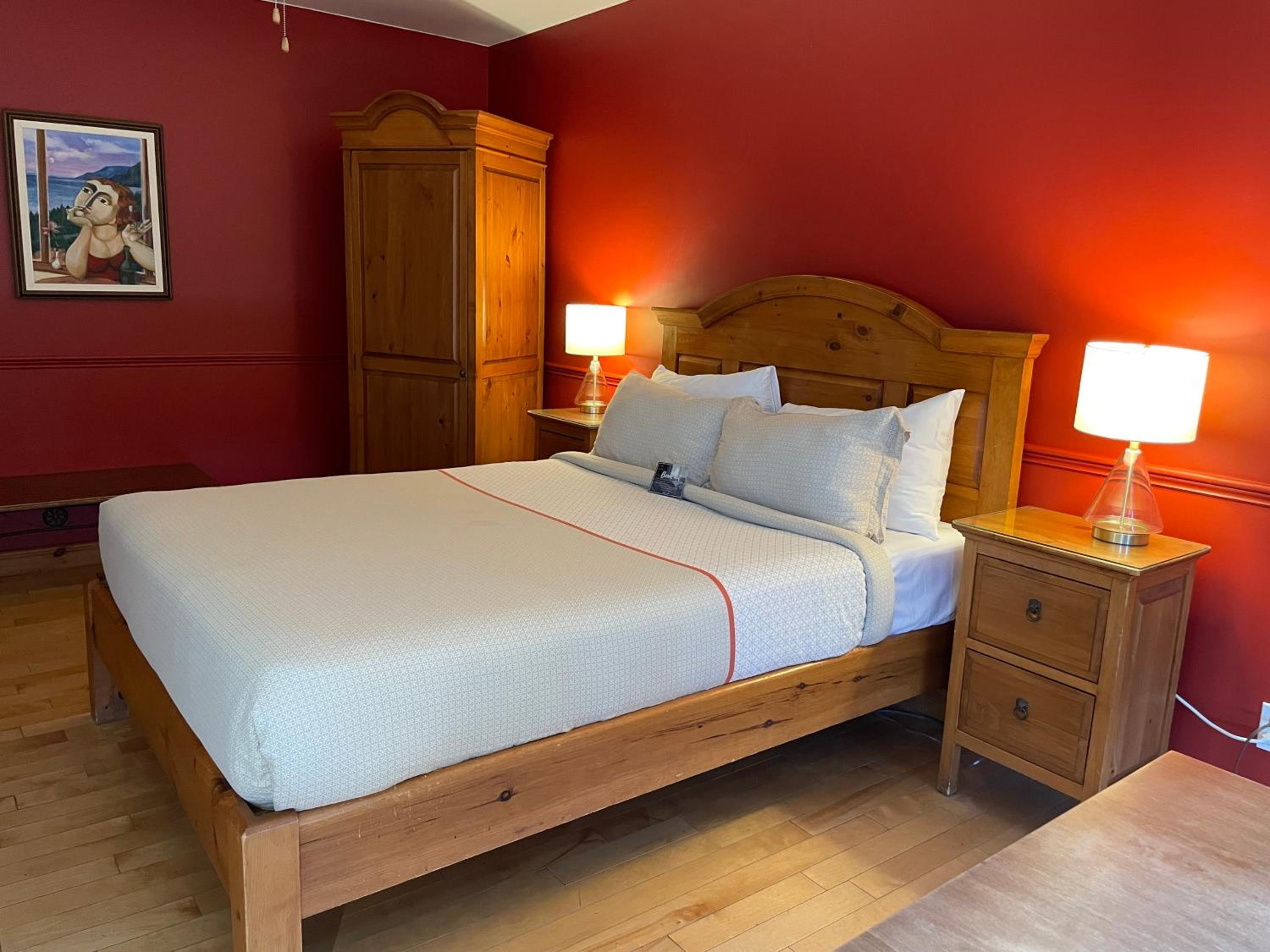 Queen Room with Spa Bath