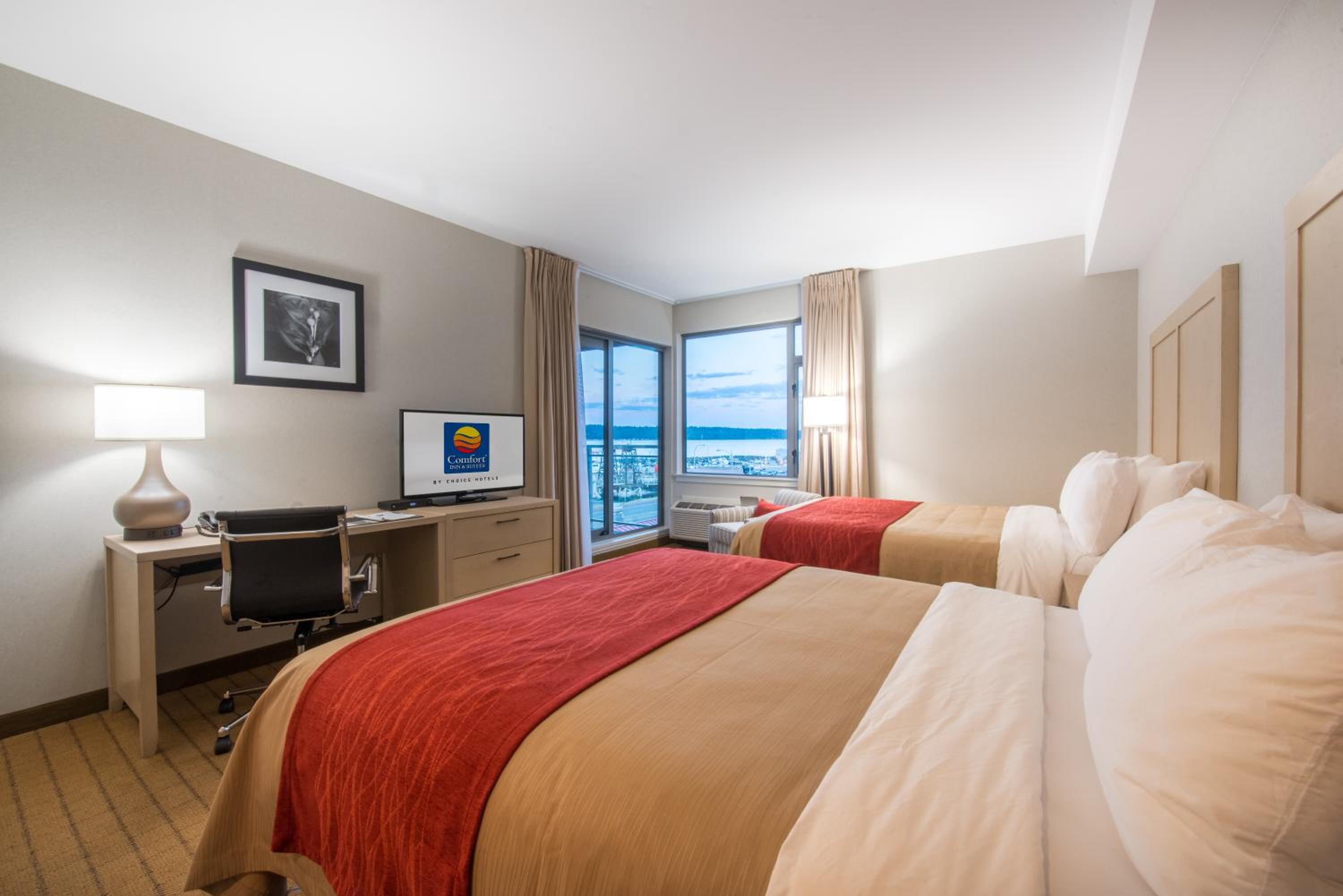 Deluxe Queen Room with Two Queen Beds and Ocean View