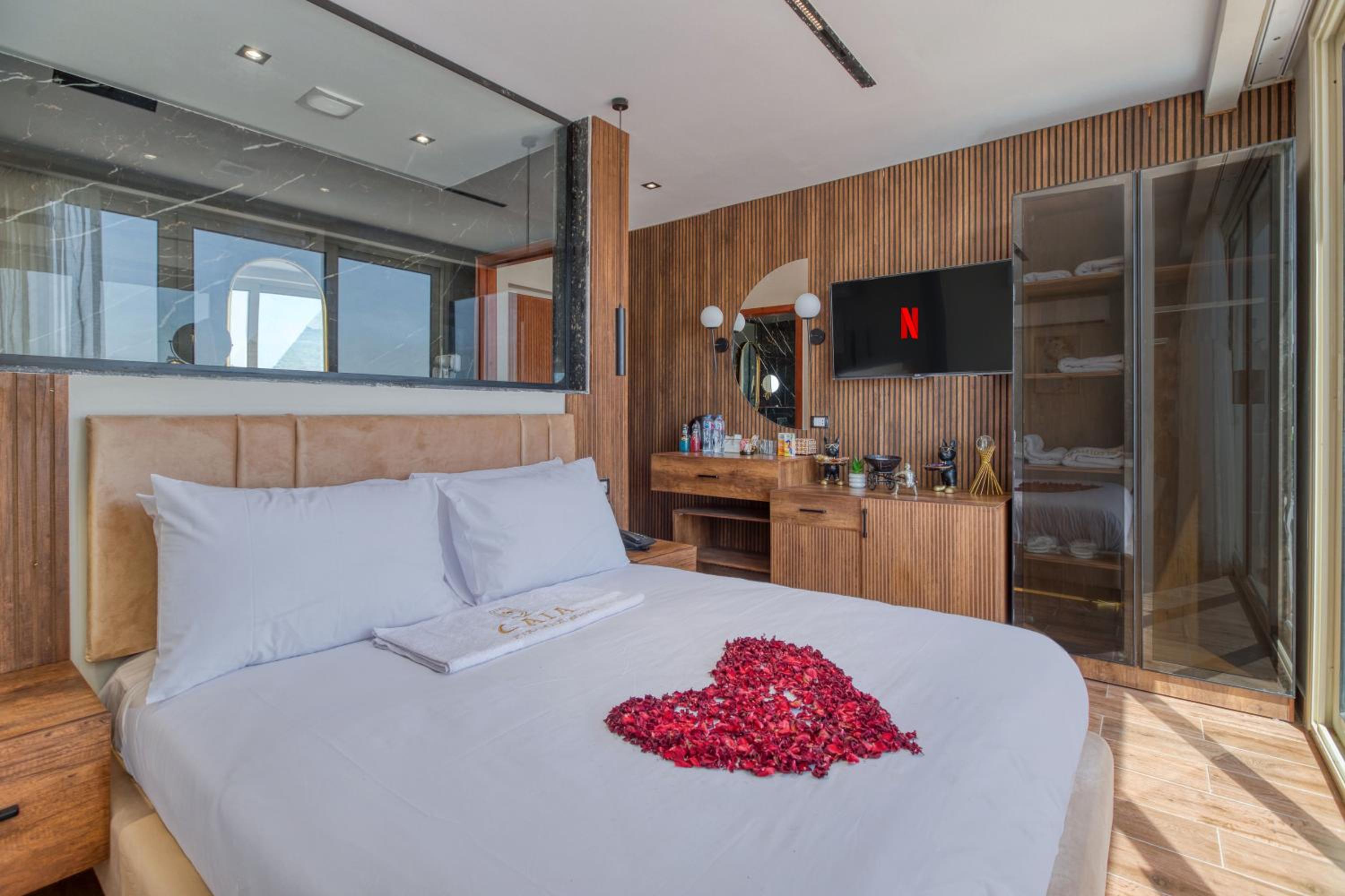 King Suite with Balcony photo 1