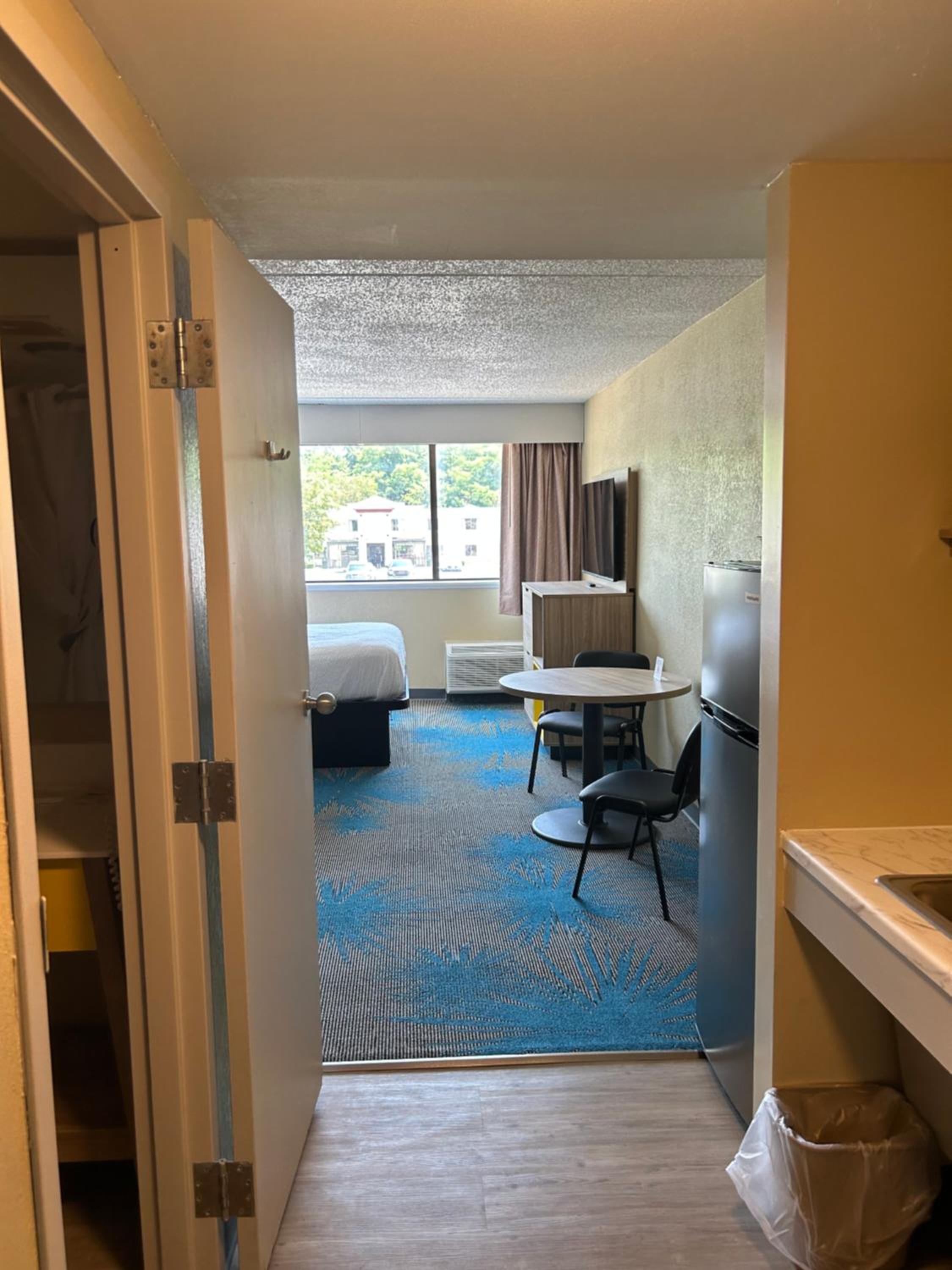Family Suite - Non-Smoking - Photo 1