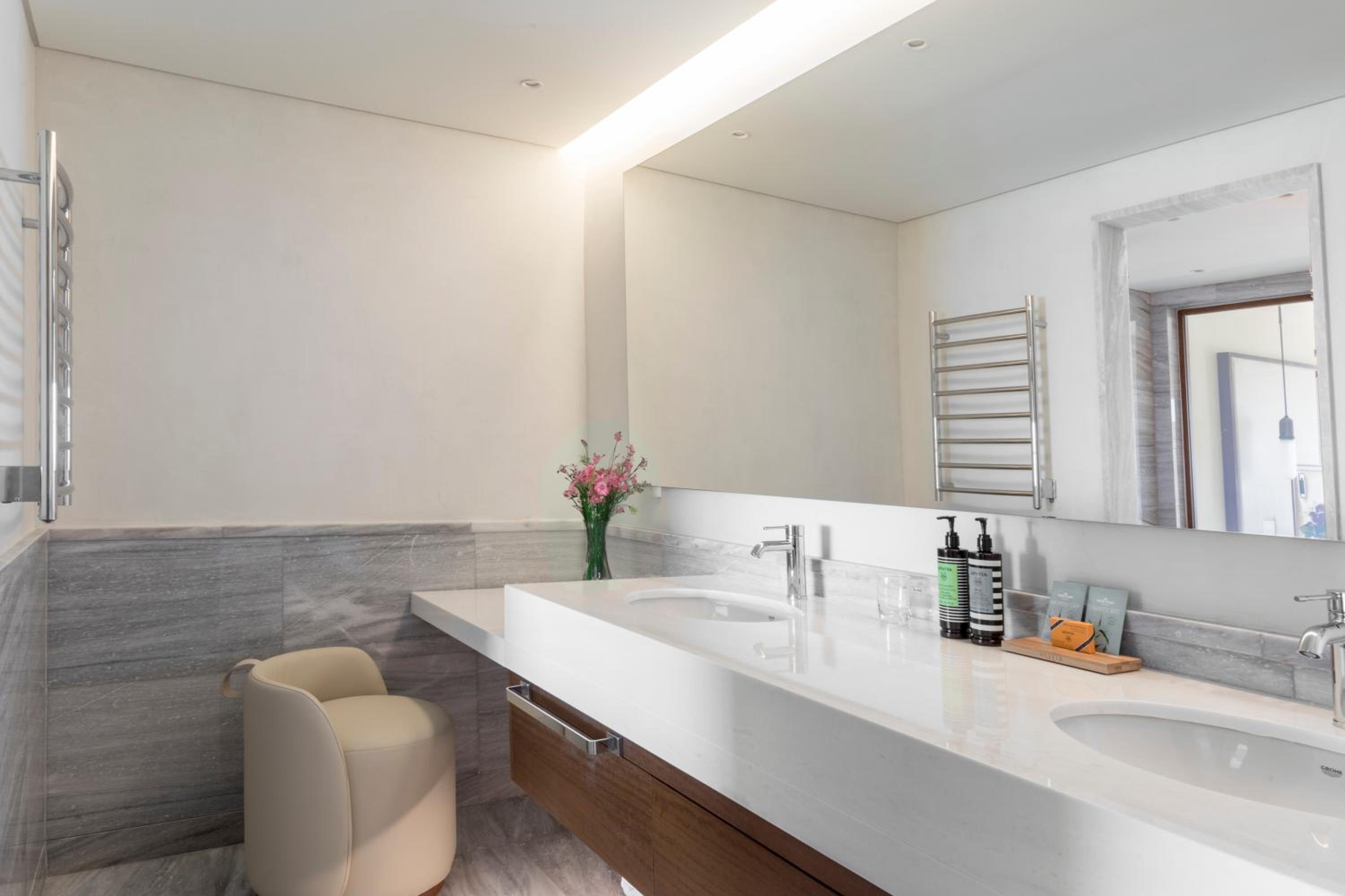 Premium One-Bedroom Suite - Photo 2