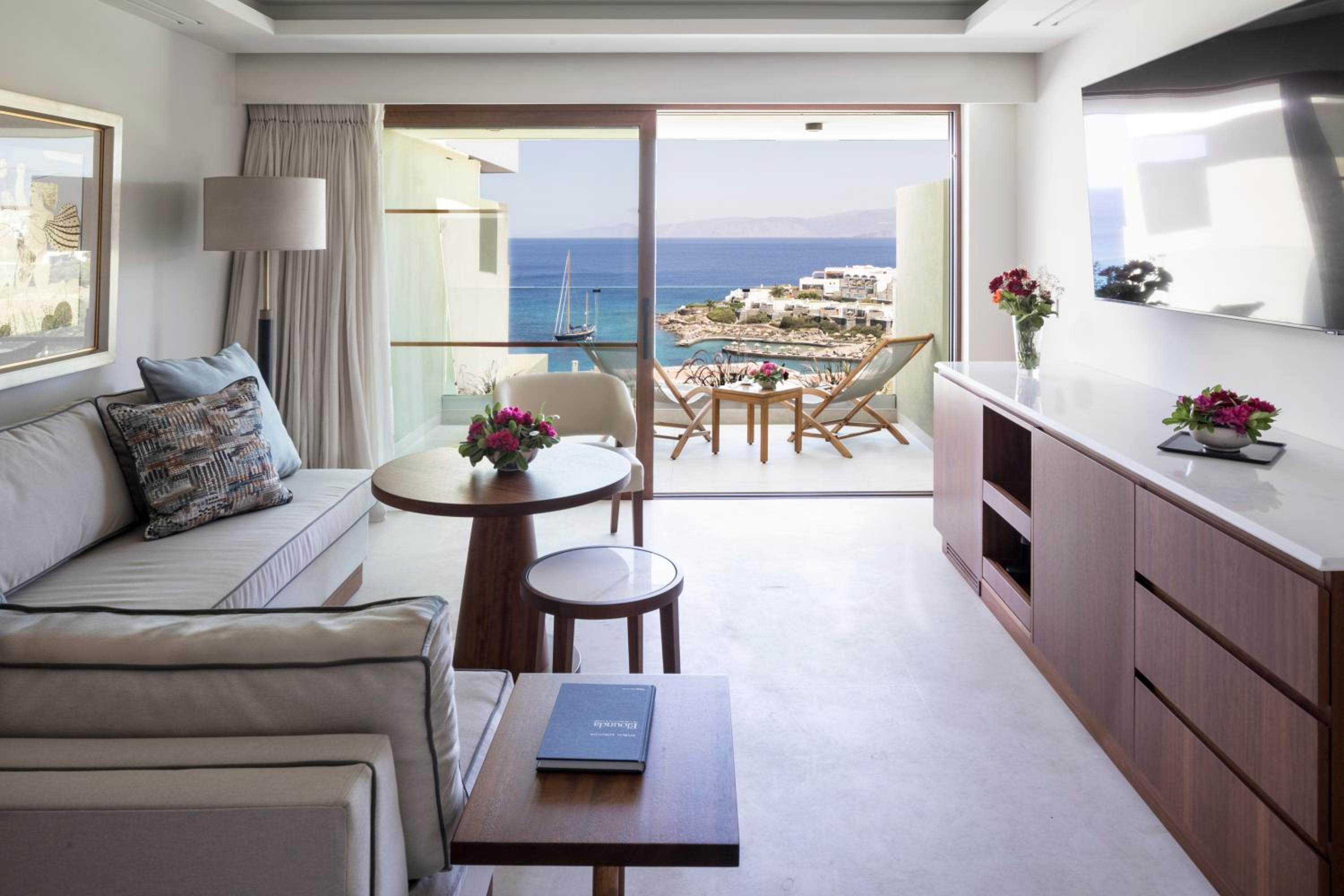 Premium One-Bedroom Suite - Photo 1
