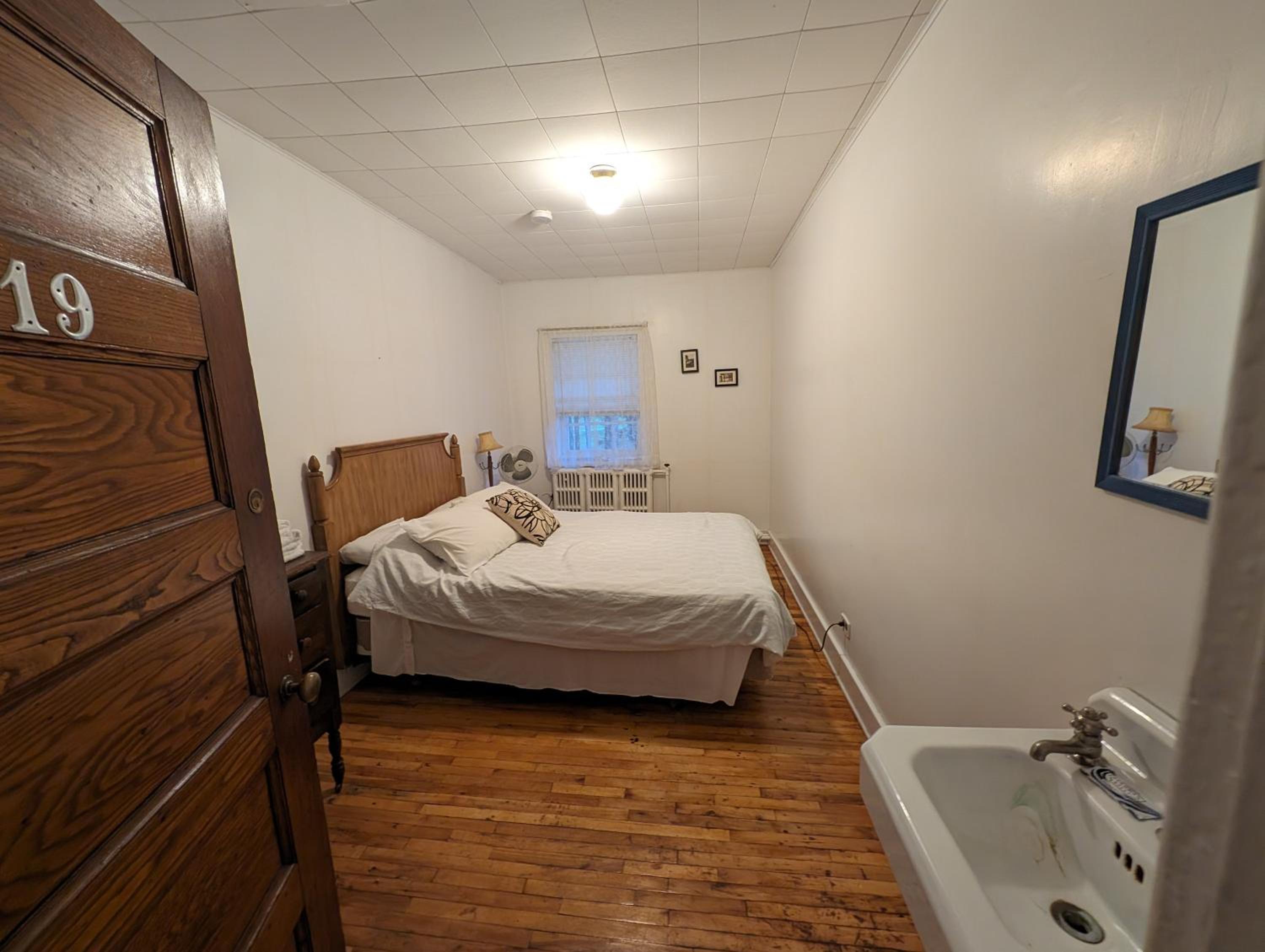 Family Room with Bathroom photo 3