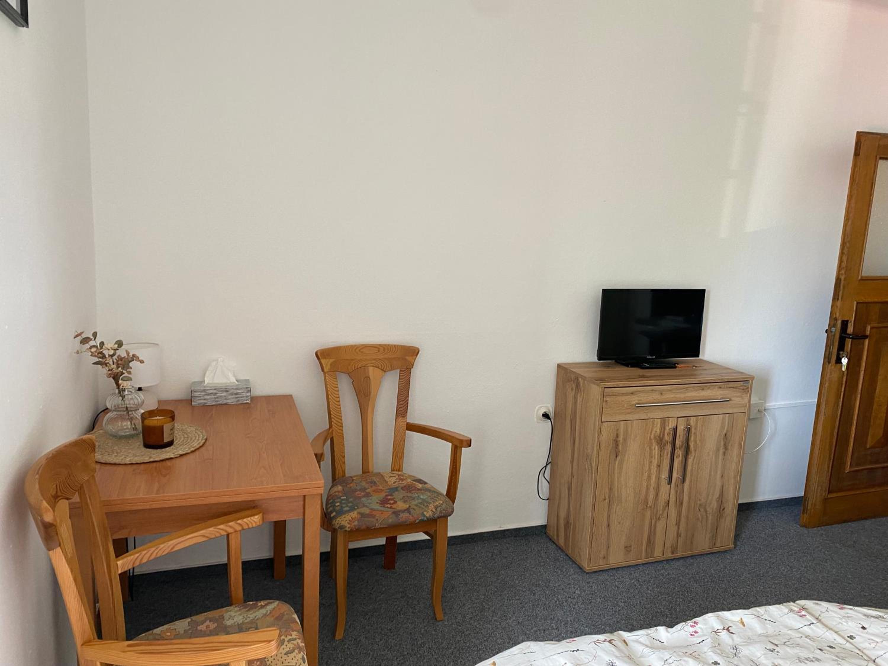 Economy Double Room photo 2