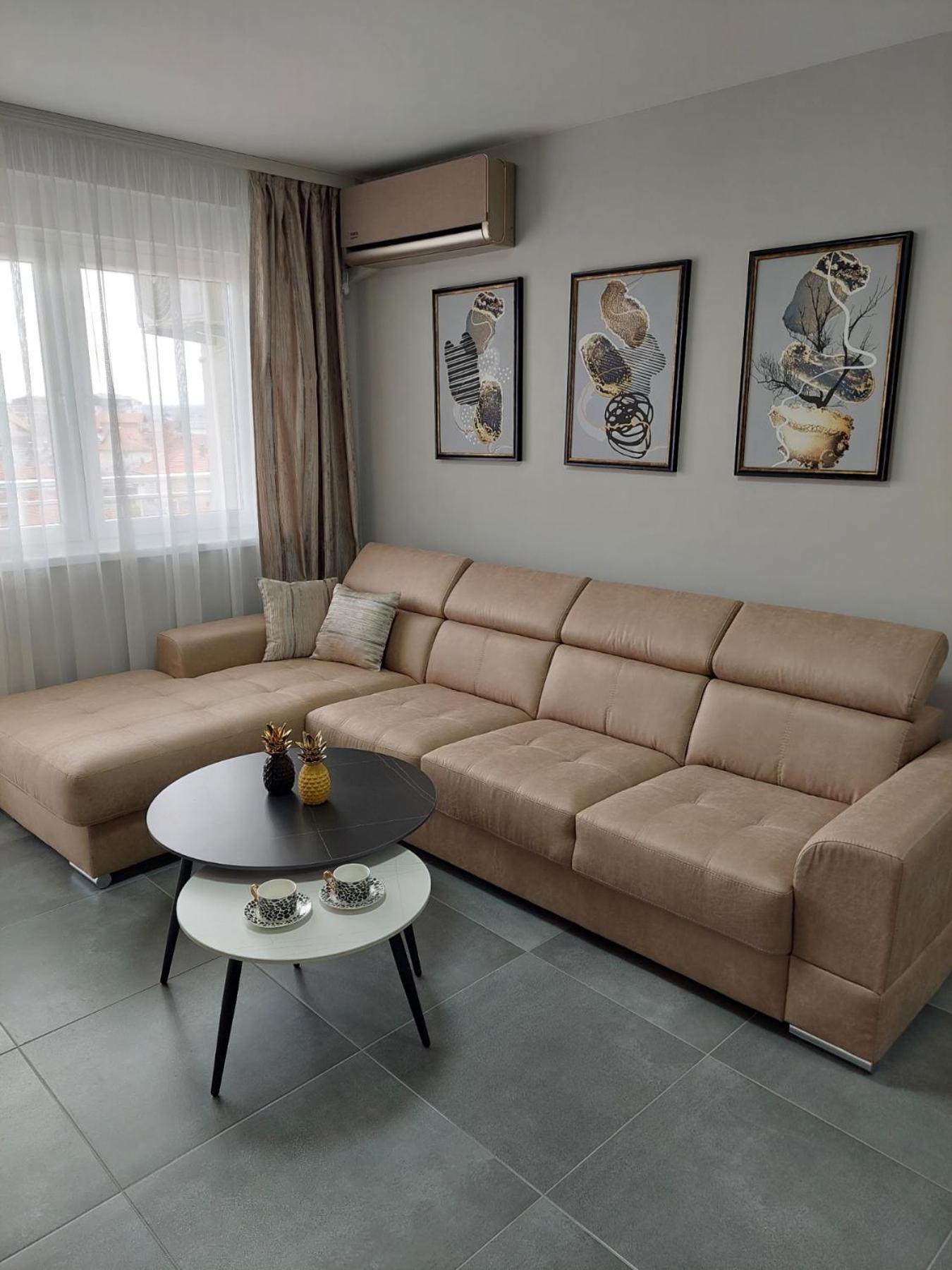 Three-Bedroom Apartment photo 2