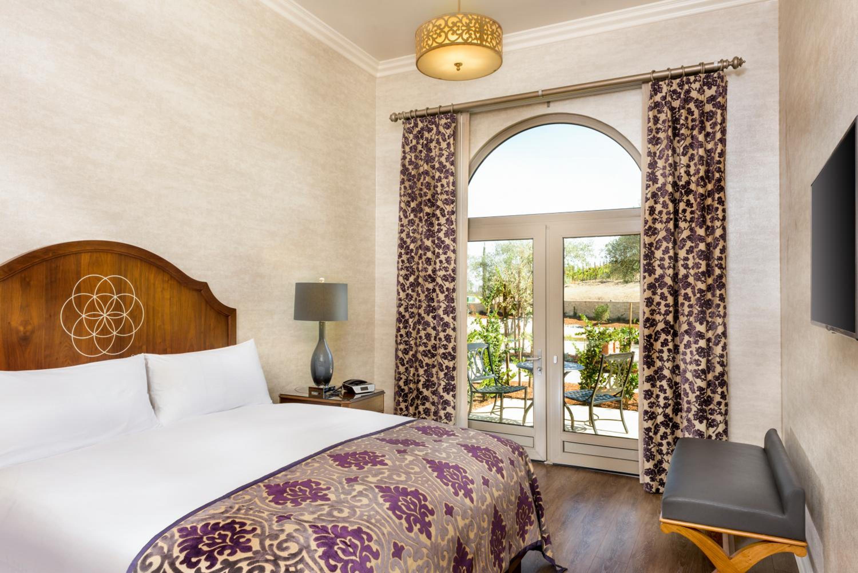 One-Bedroom King Suite