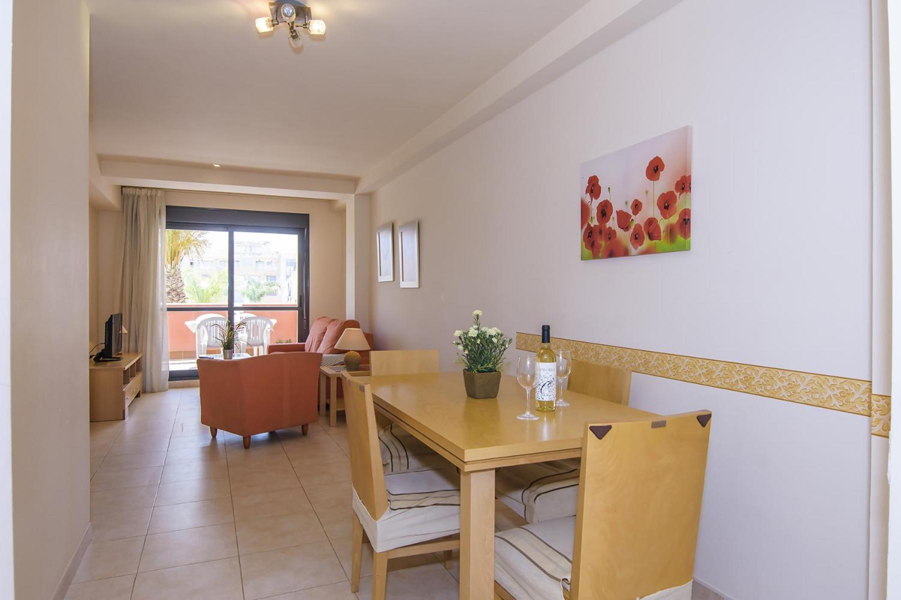 Apartamento con vista a la piscina