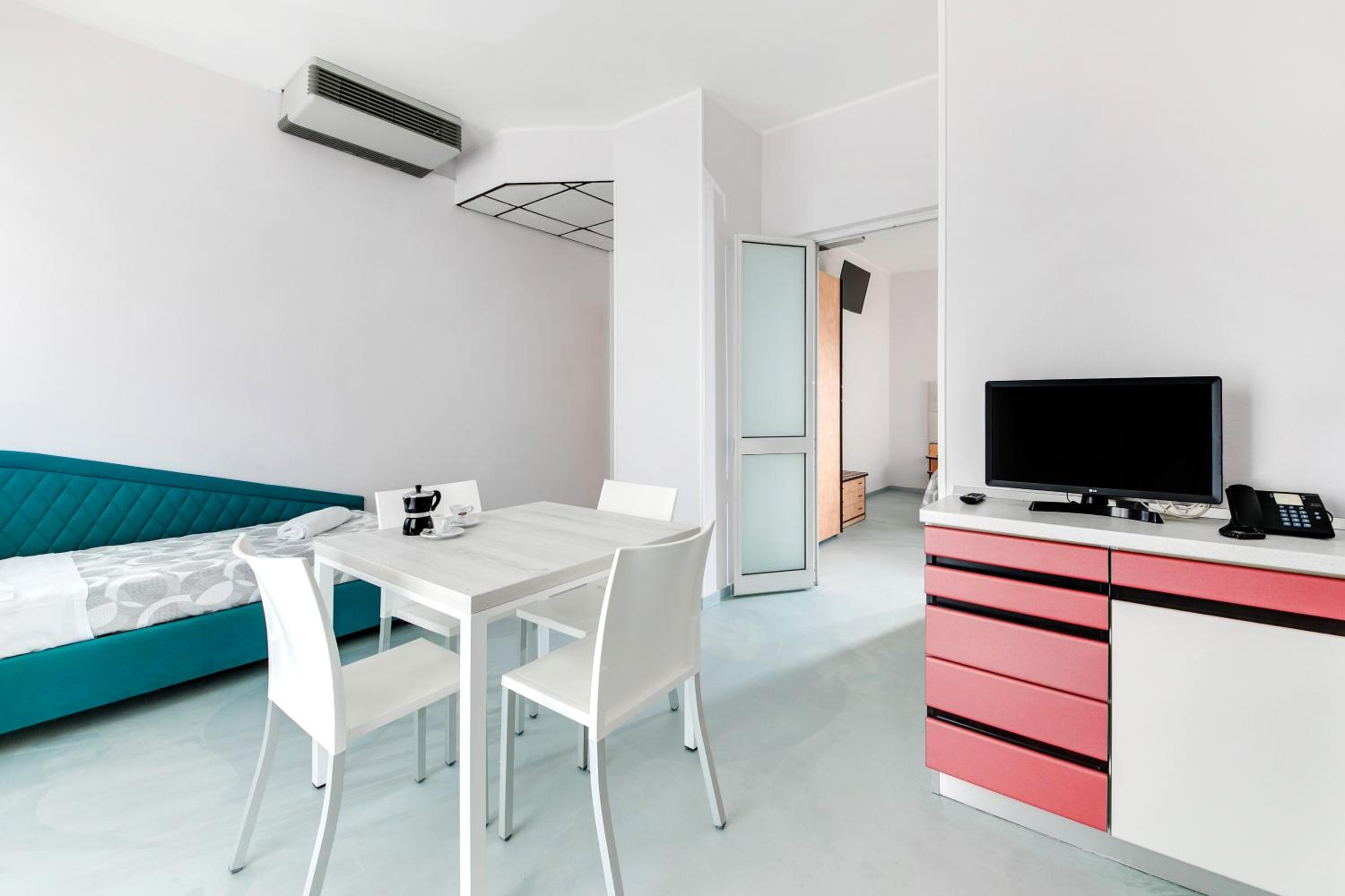 One-Bedroom Apartment with Balcony (4 Adults)
