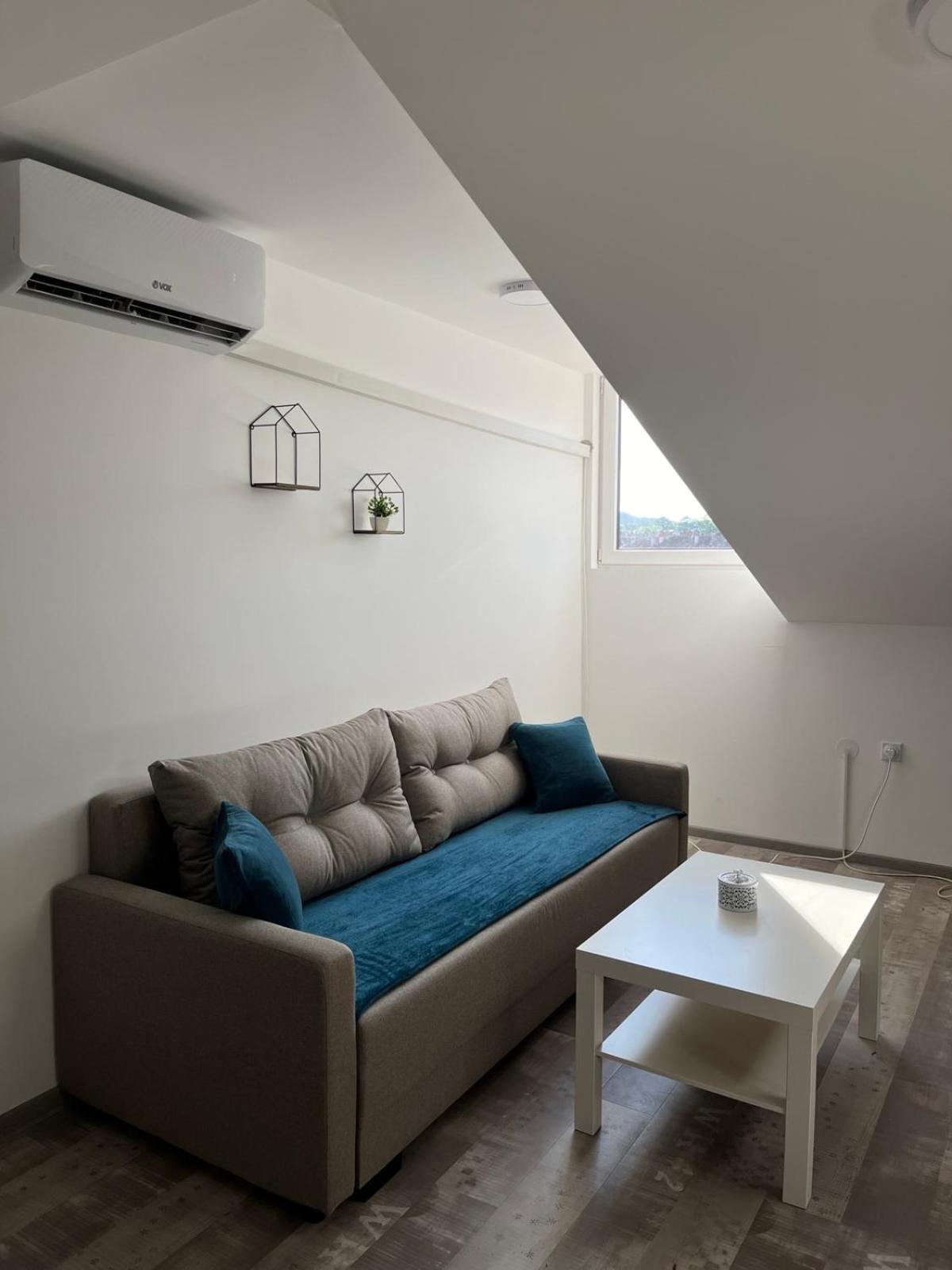 One-Bedroom Apartment photo 3