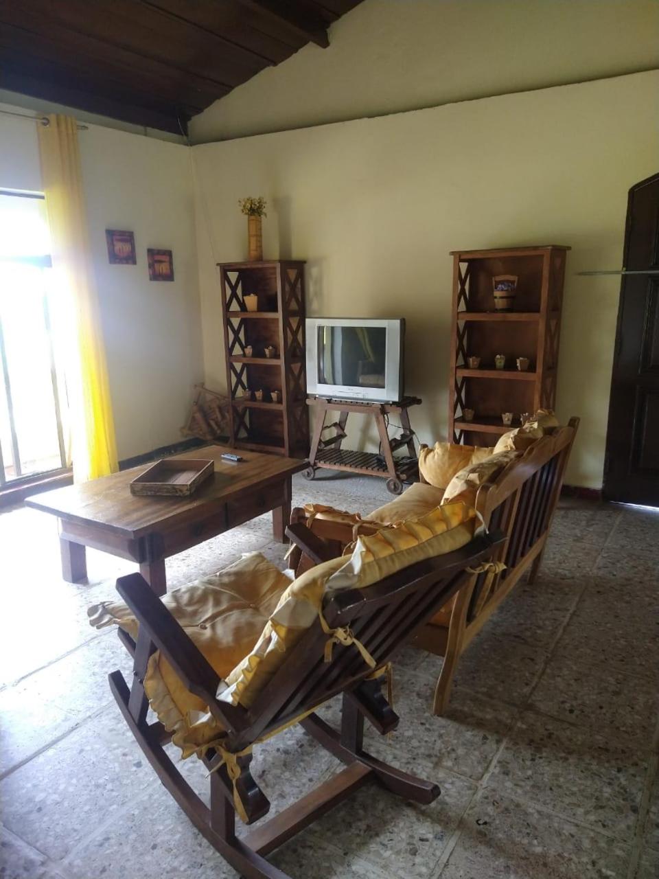 Eight-Bedroom House photo 1